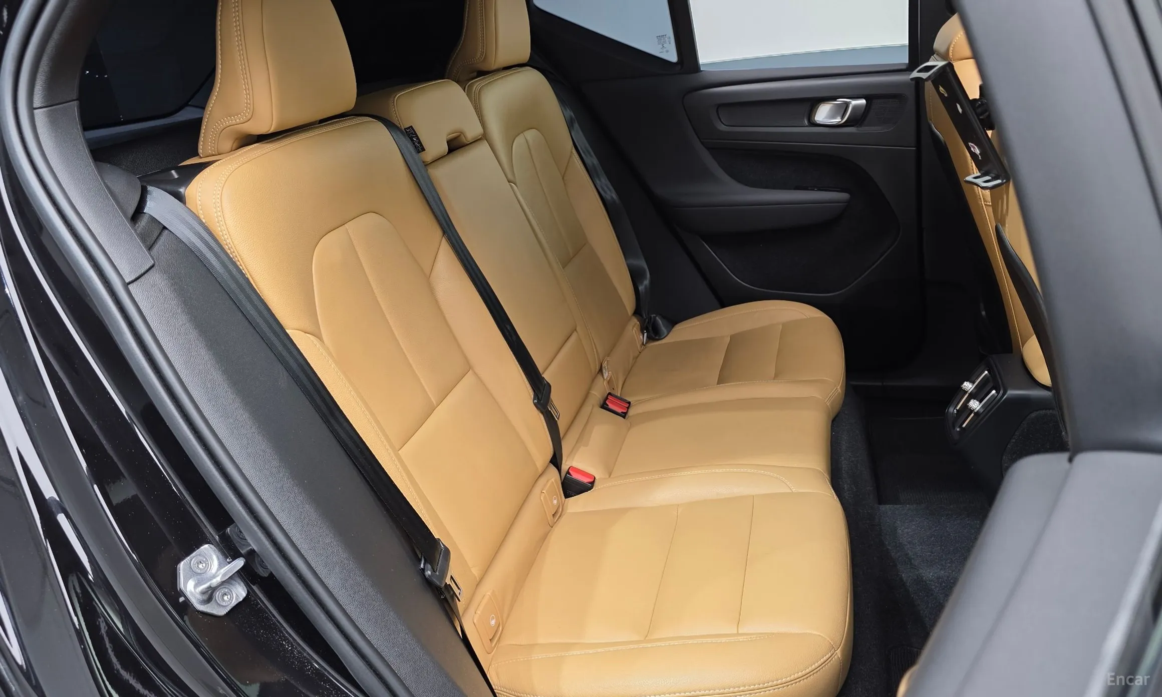 Volvo XC40 превью 11