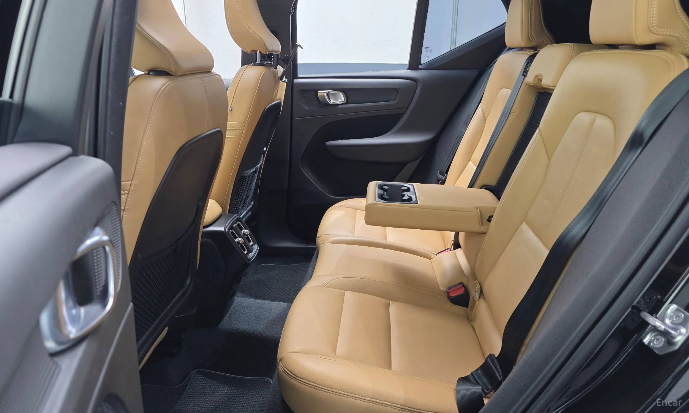 Volvo XC40 превью 12