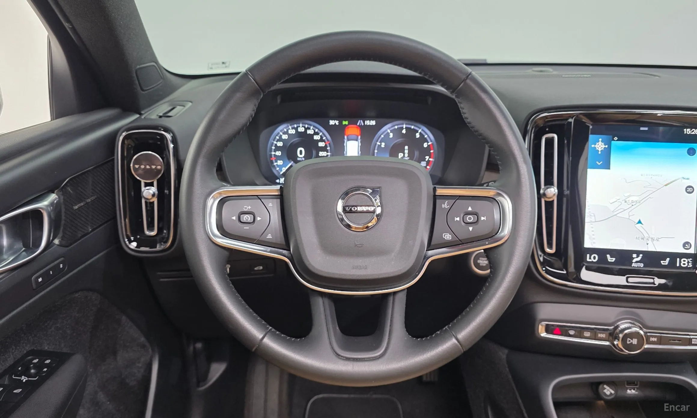 Volvo XC40 превью 13