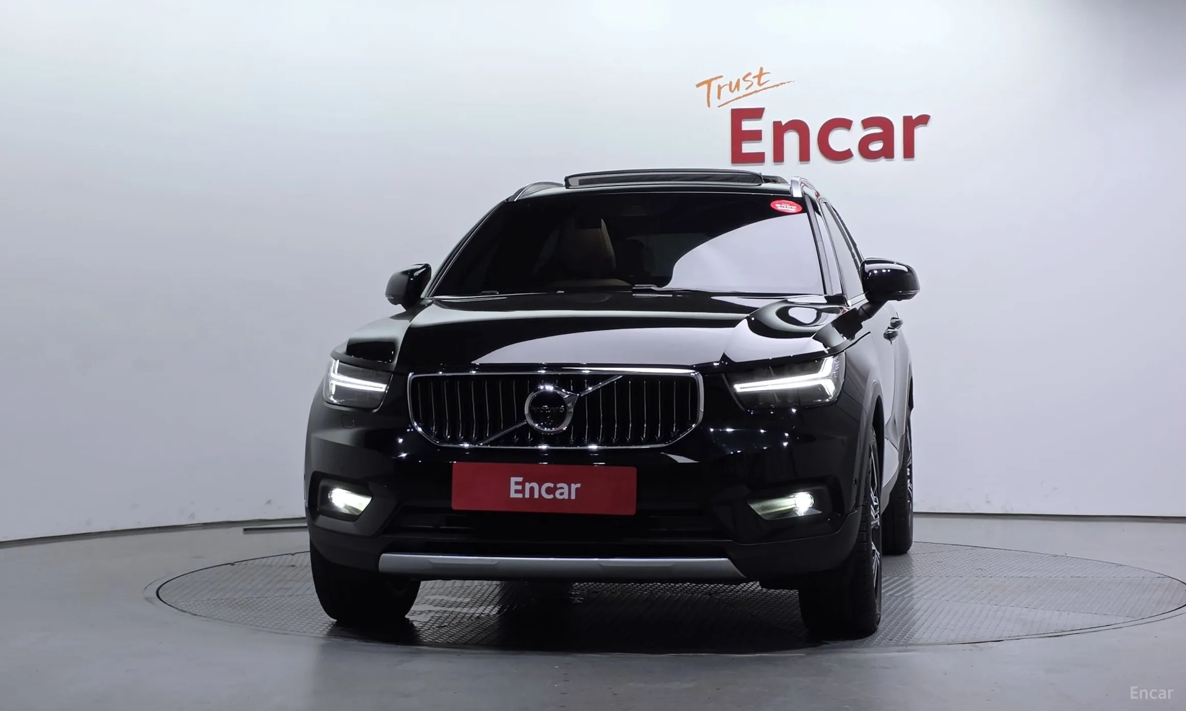 Volvo XC40 превью 3