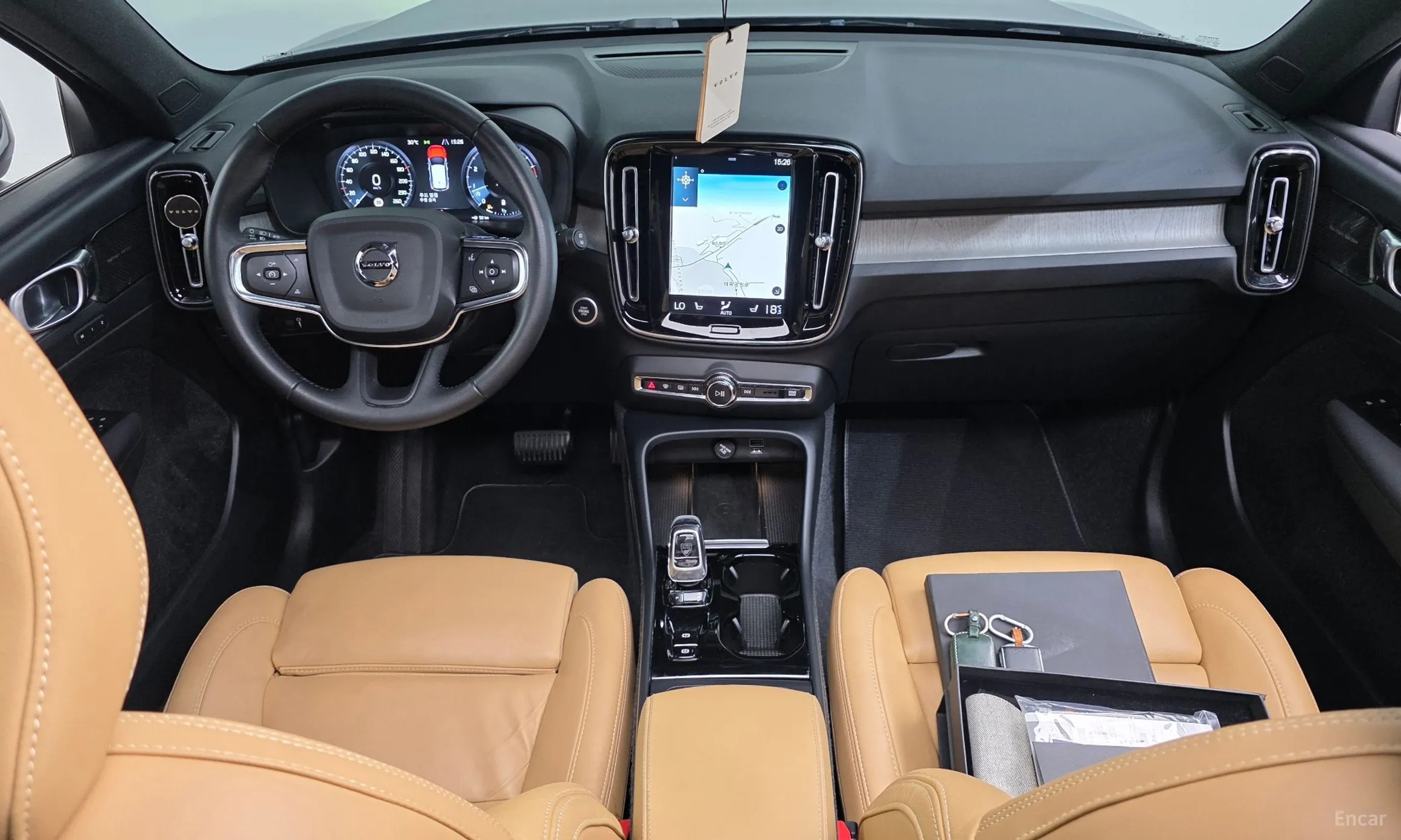 Volvo XC40 превью 7