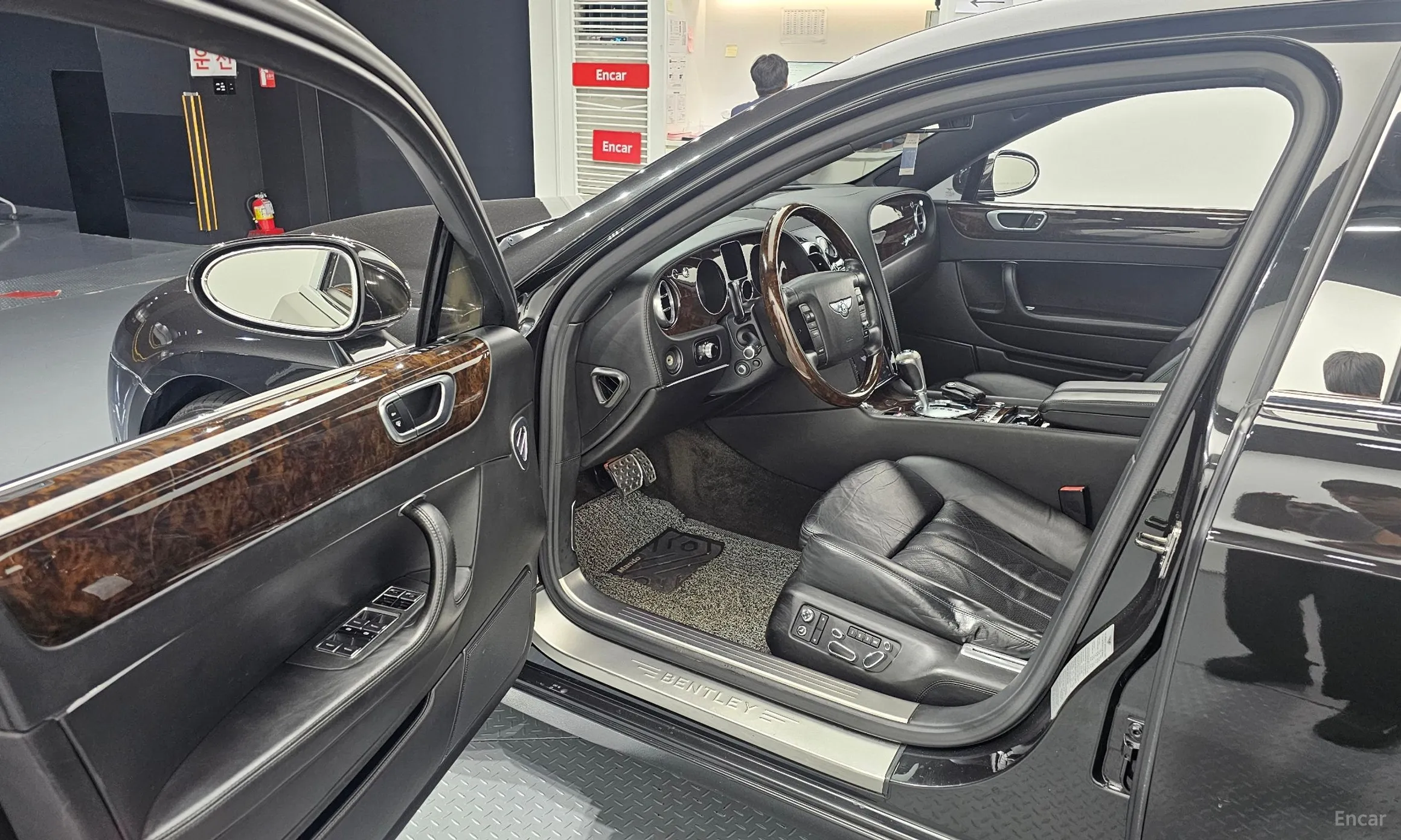 Bentley Flying Spur Gen 1 превью 10