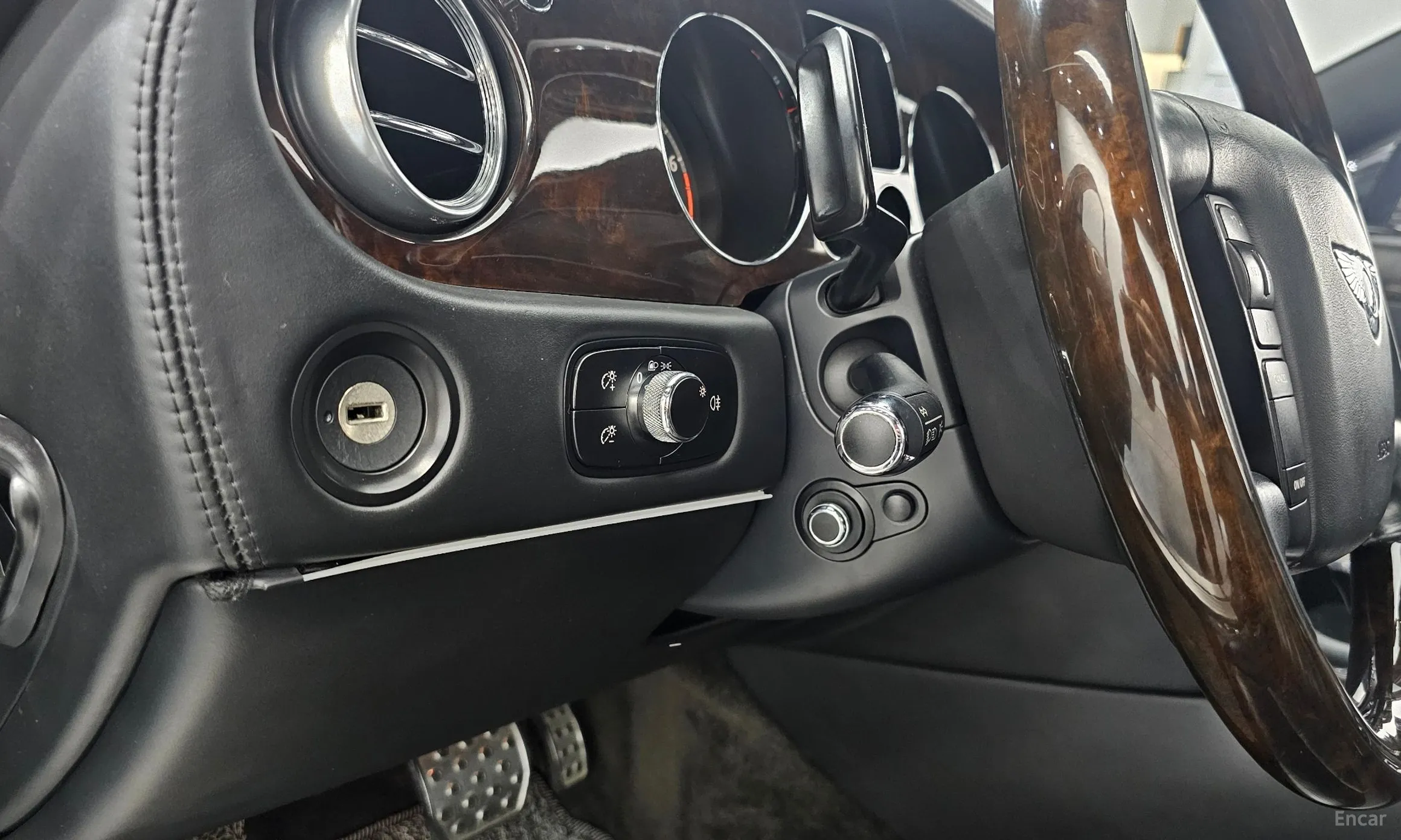 Bentley Flying Spur Gen 1 превью 16