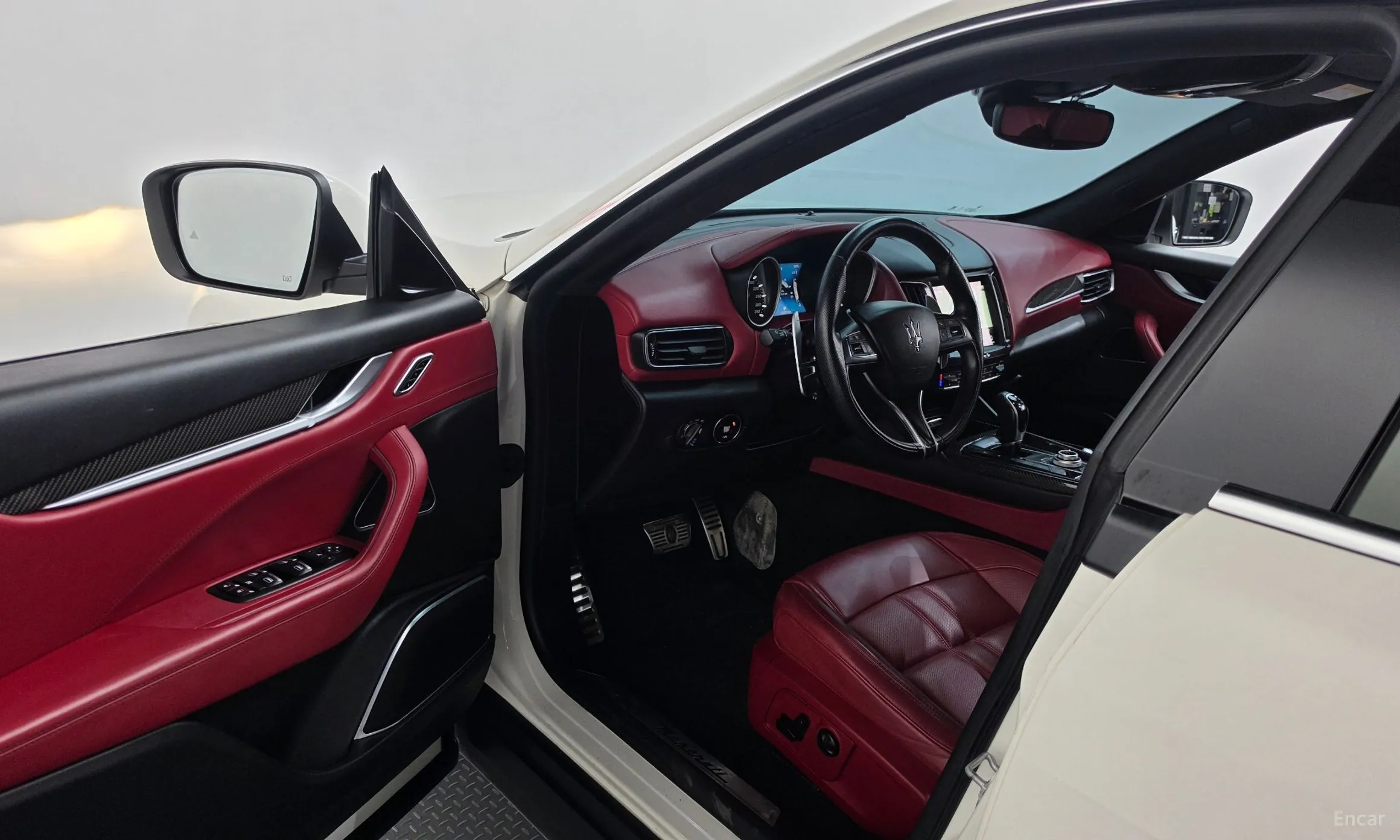 Maserati Levante превью 10