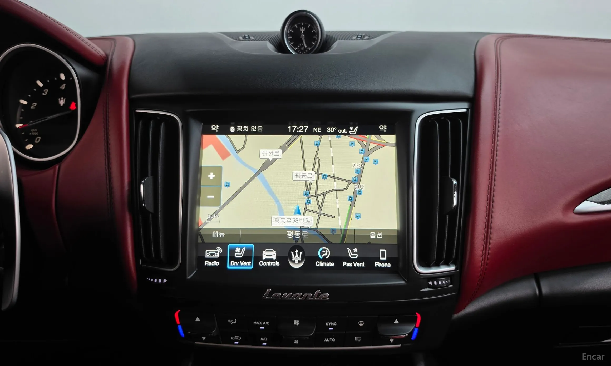Maserati Levante превью 13