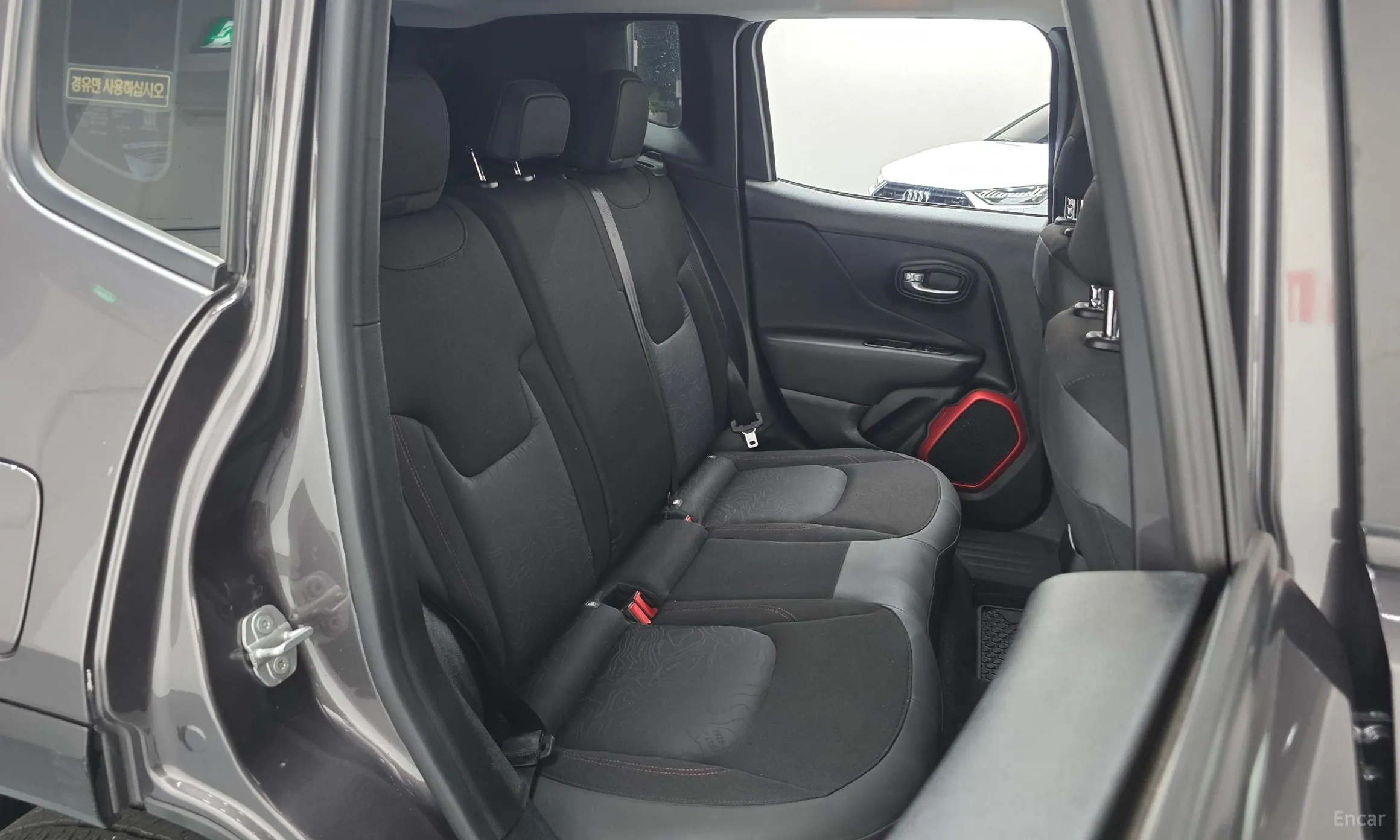 Jeep Renegade превью 11