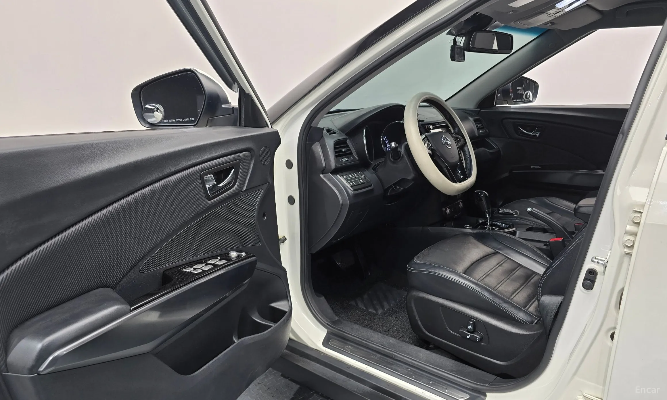 KG Mobility (SsangYong) Tivoli Air превью 10