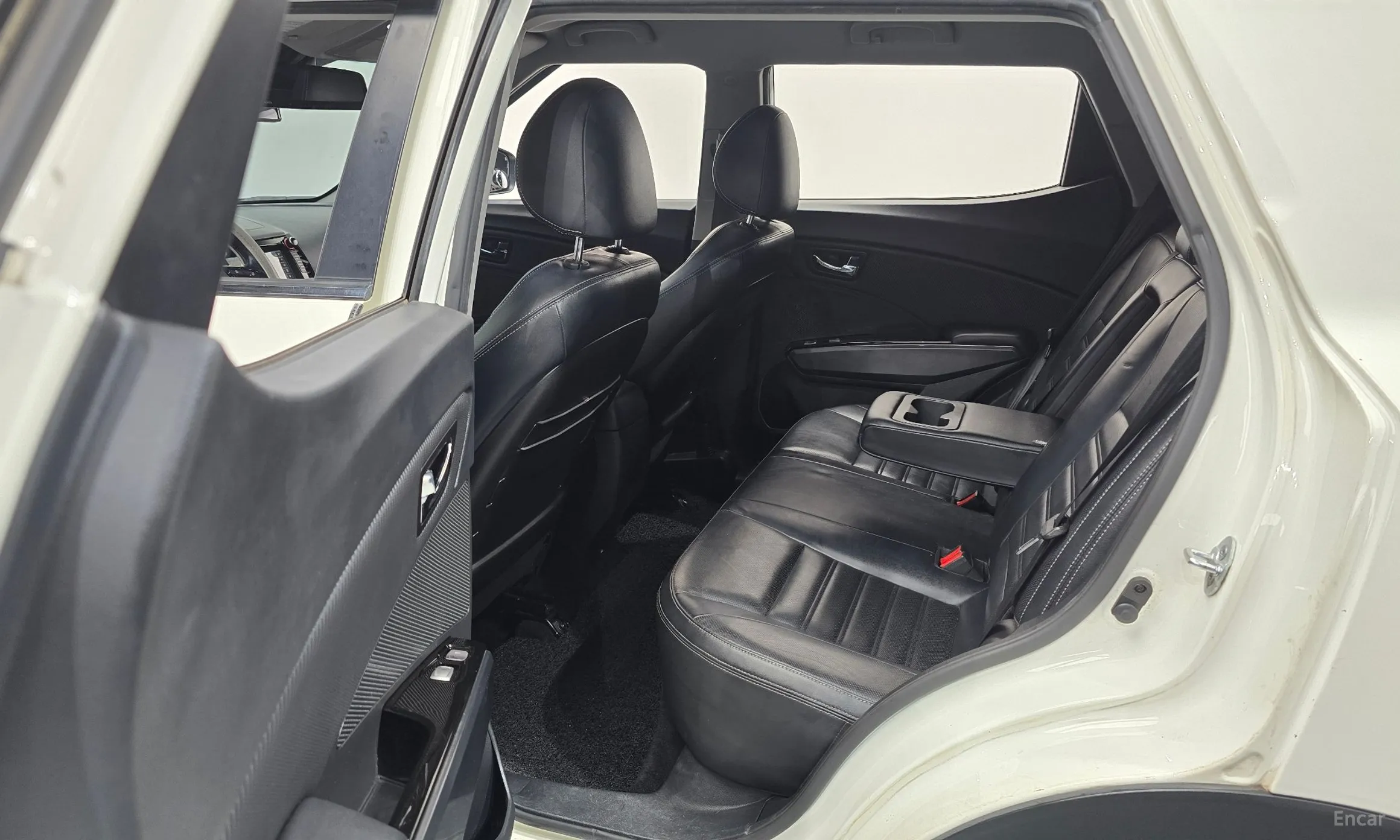 KG Mobility (SsangYong) Tivoli Air превью 12