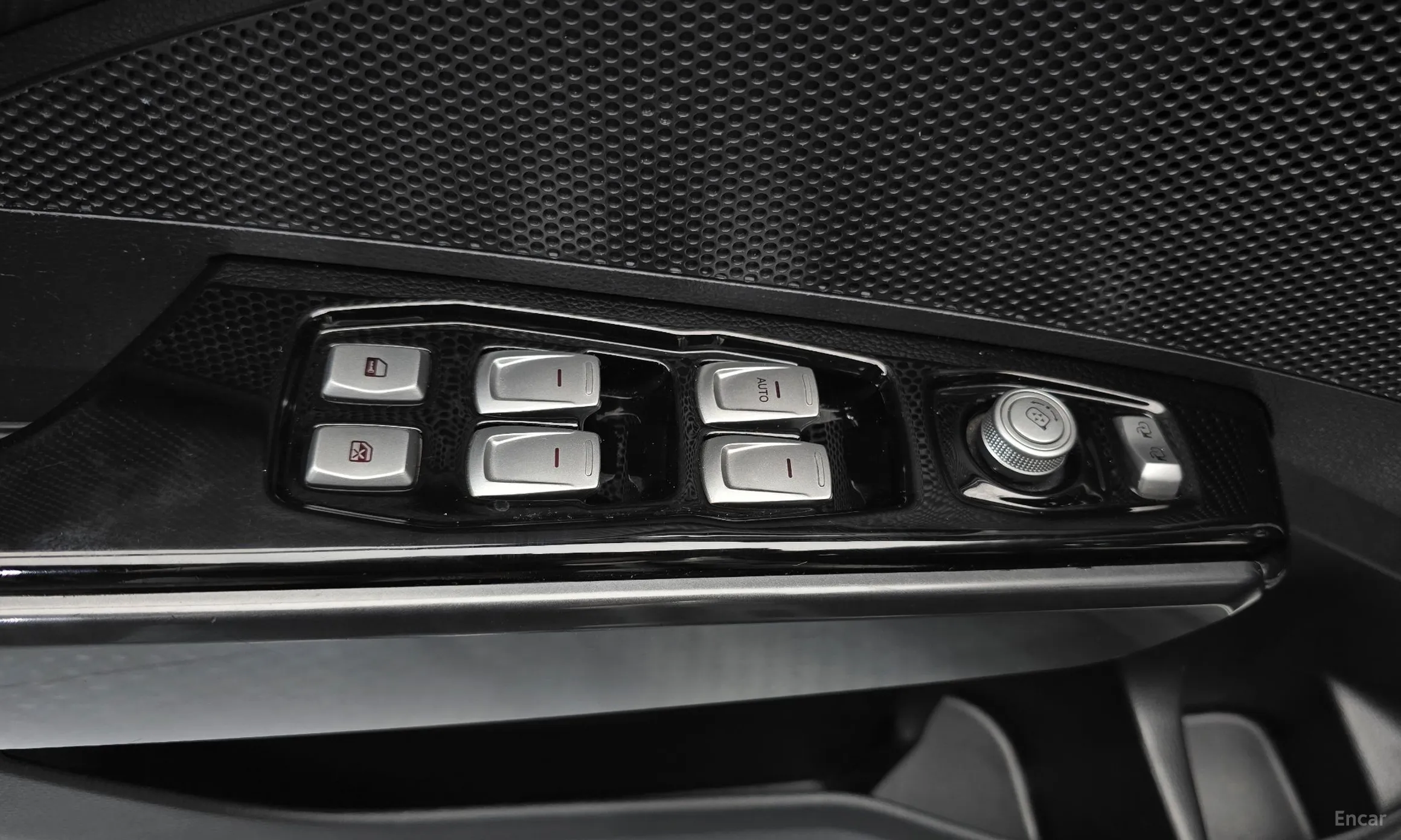 KG Mobility (SsangYong) Tivoli Air превью 17