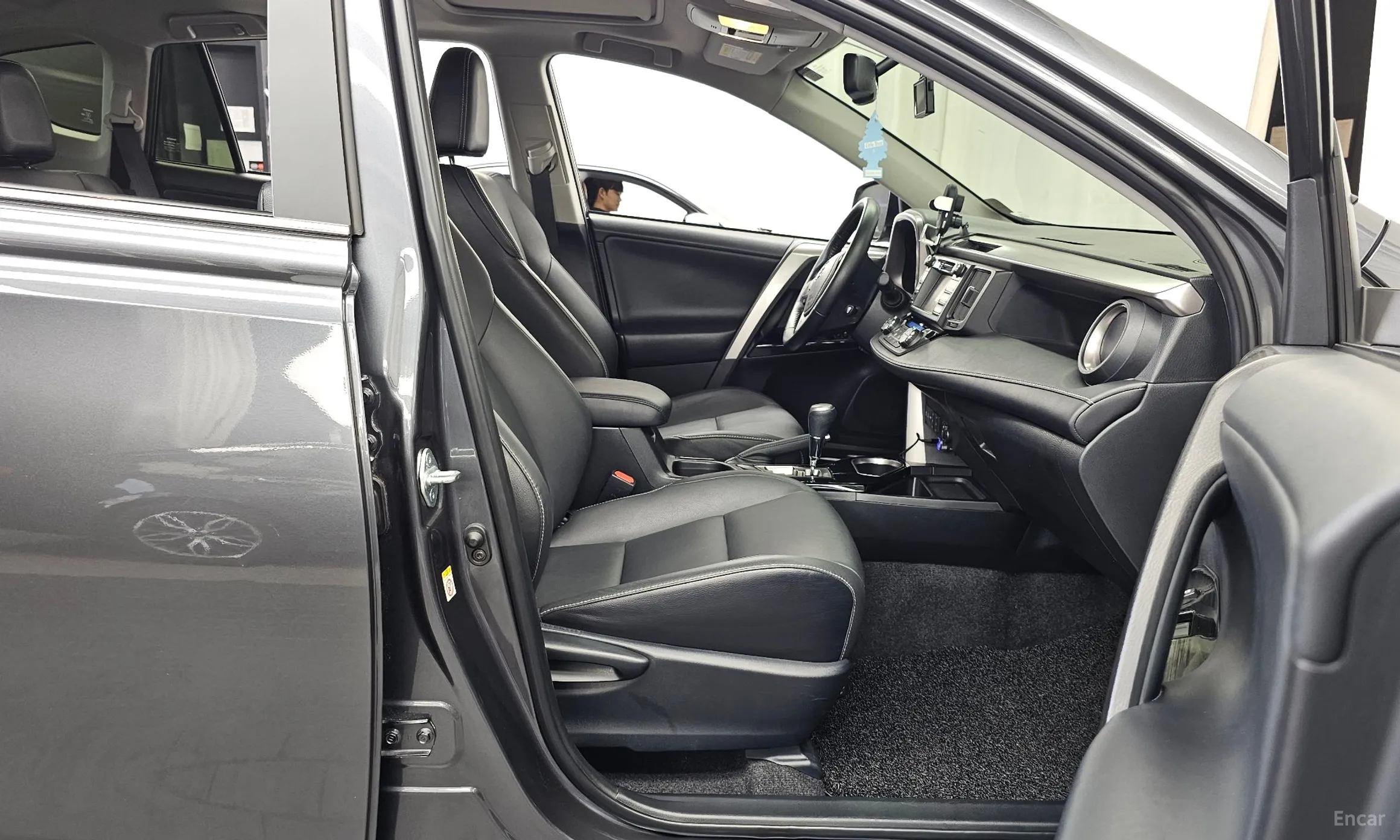 Toyota RAV4 превью 11