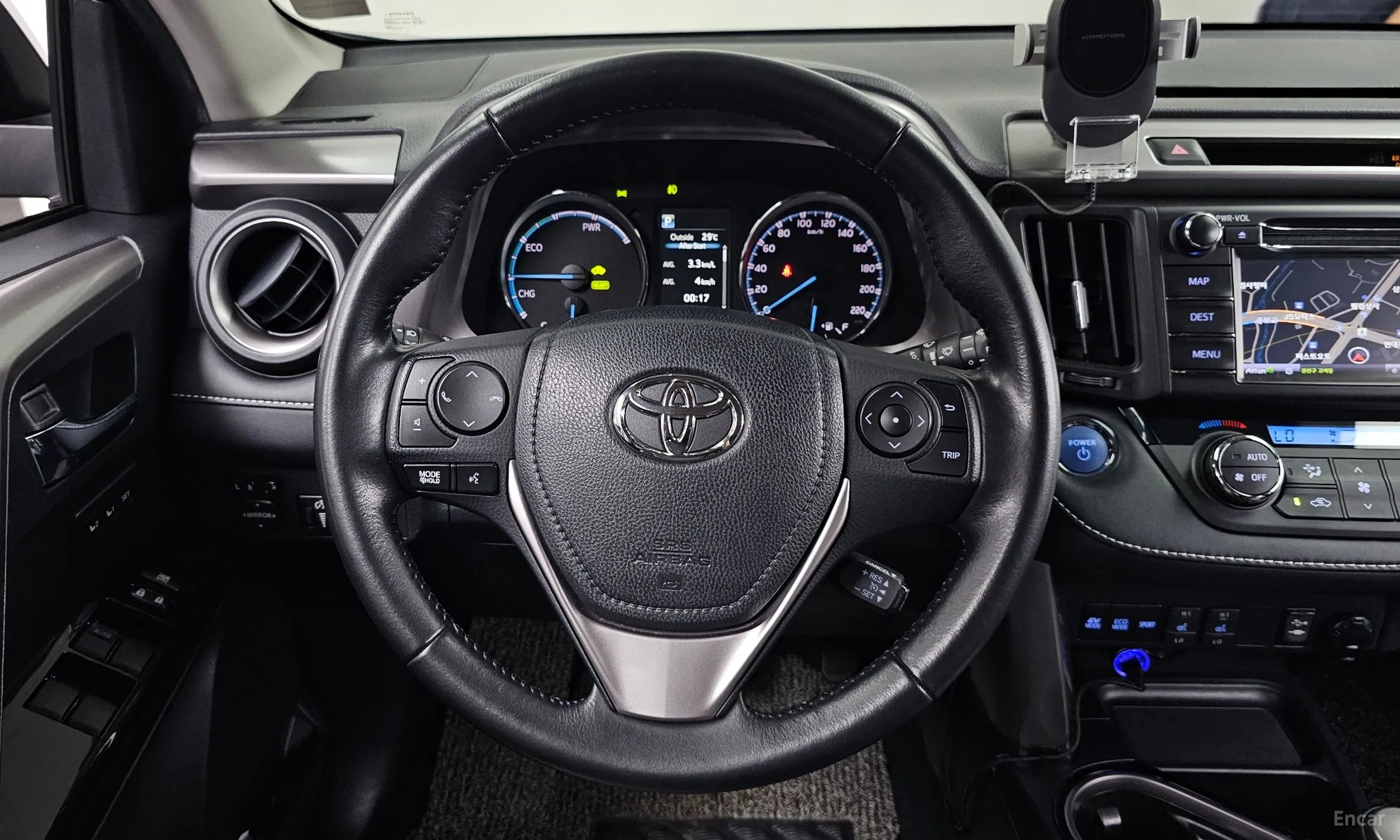 Toyota RAV4 превью 13