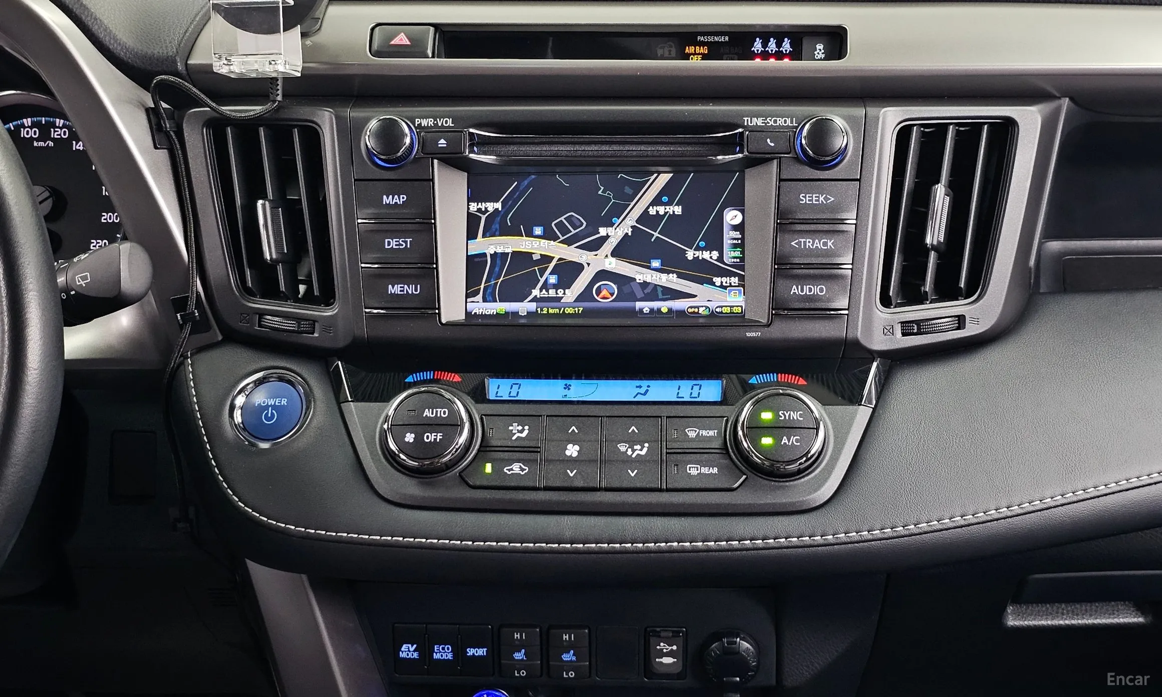 Toyota RAV4 превью 14