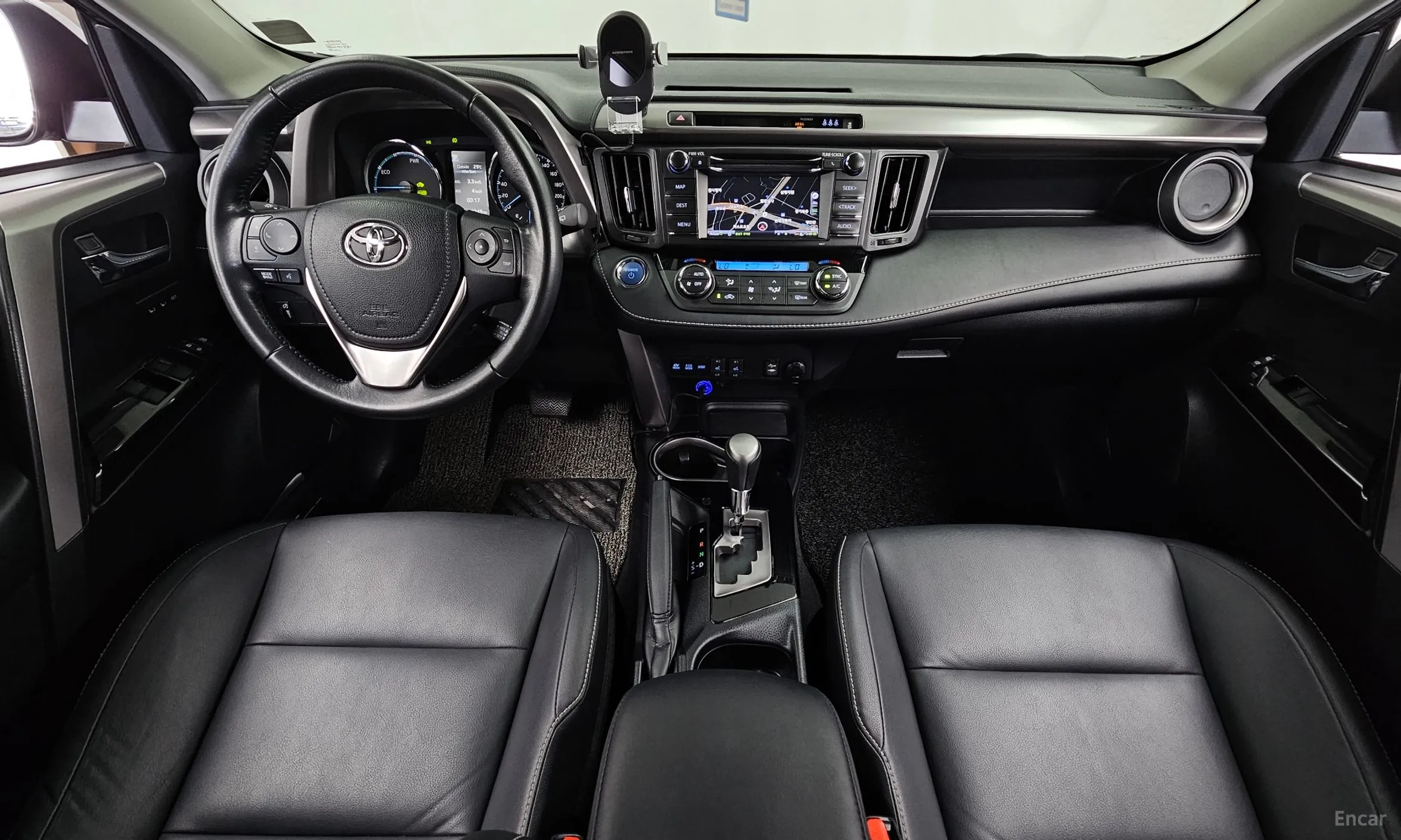Toyota RAV4 превью 7