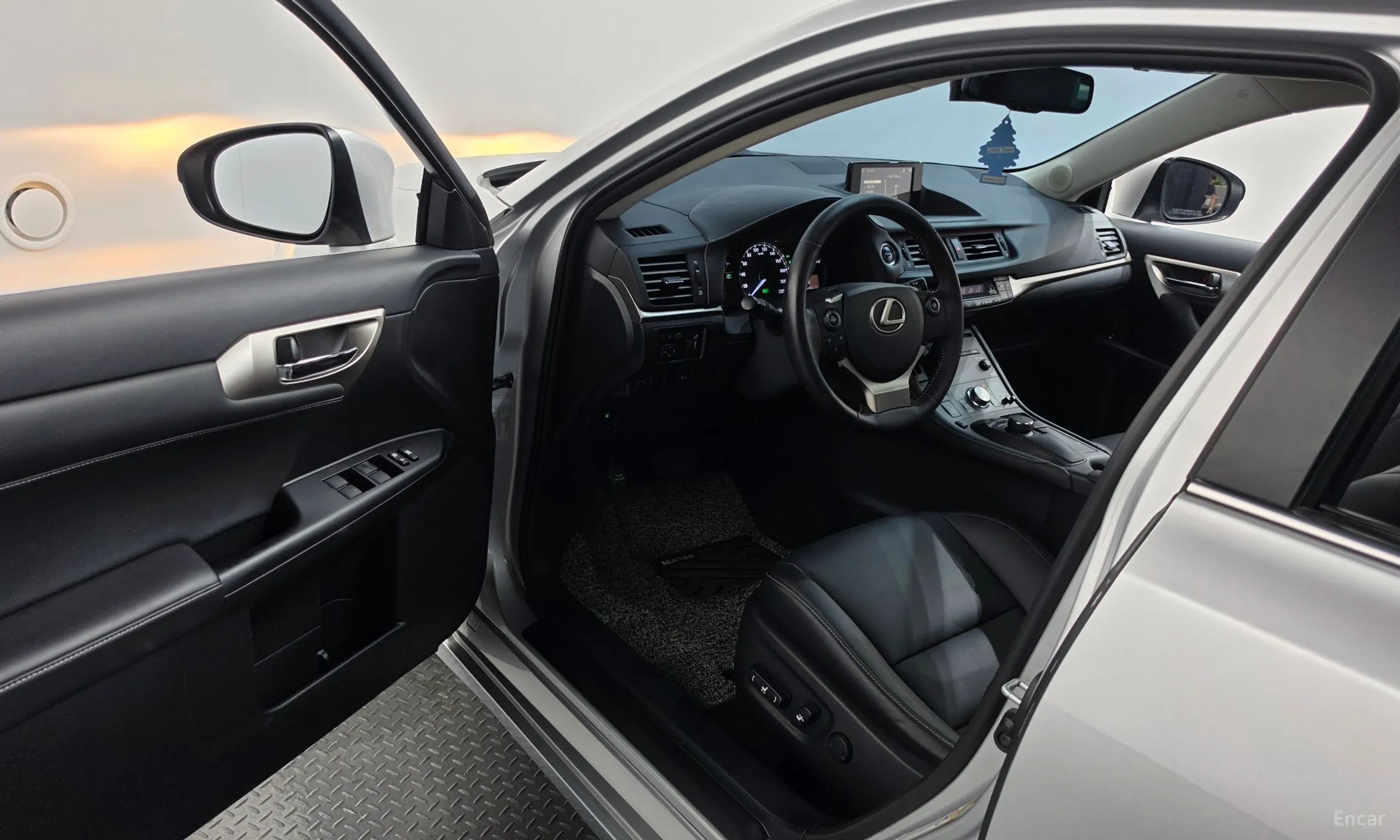 Lexus CT200h превью 10