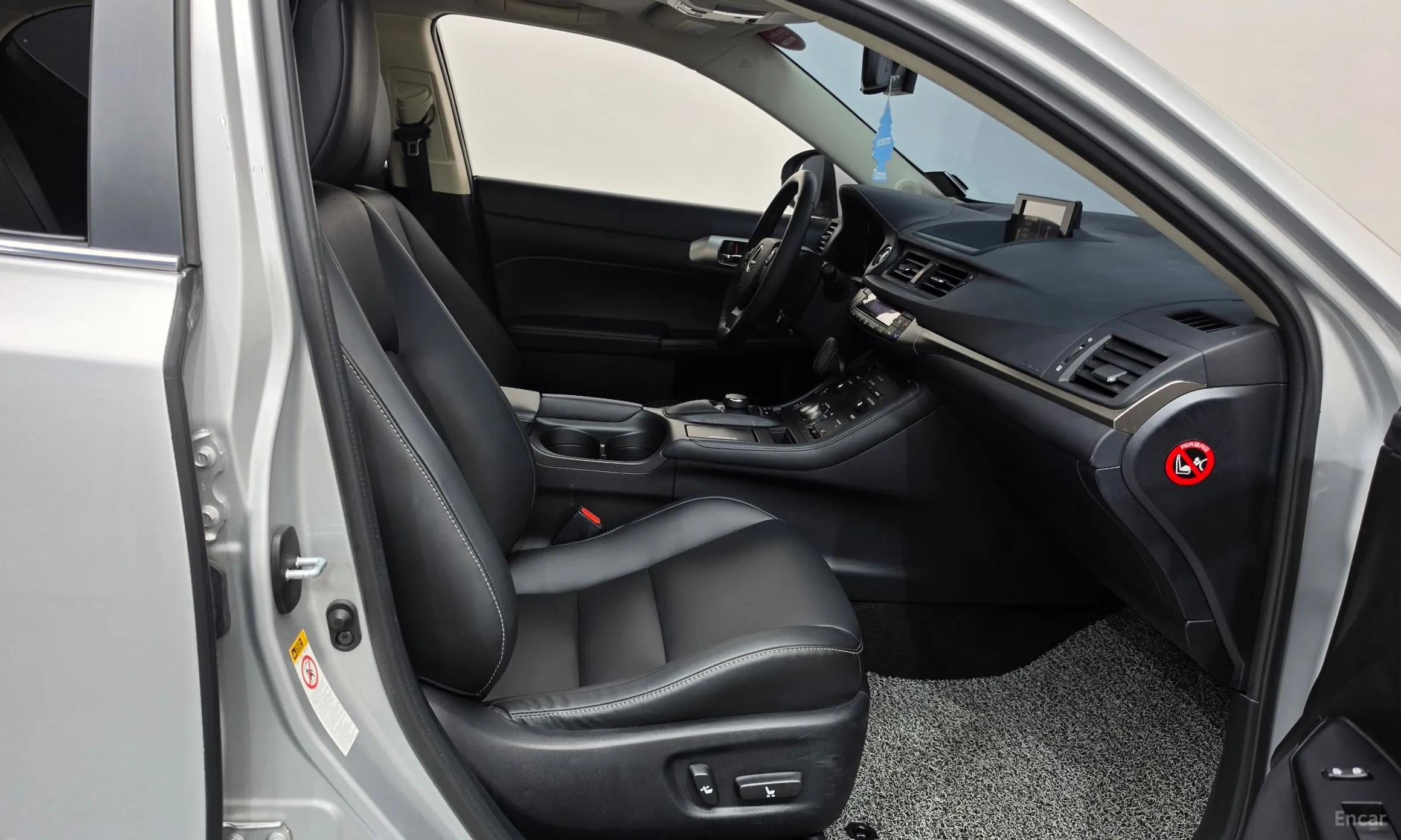 Lexus CT200h превью 11