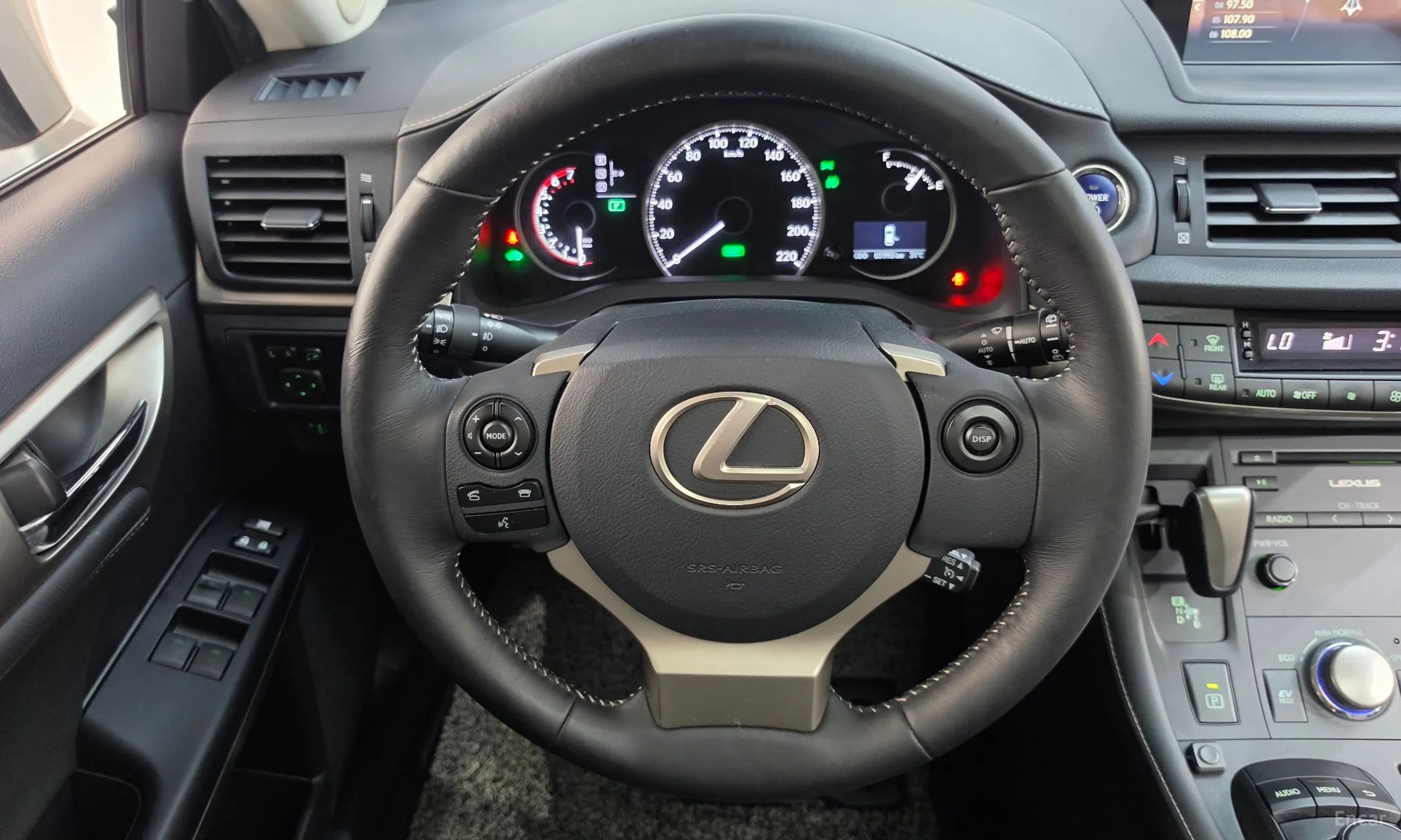 Lexus CT200h превью 13