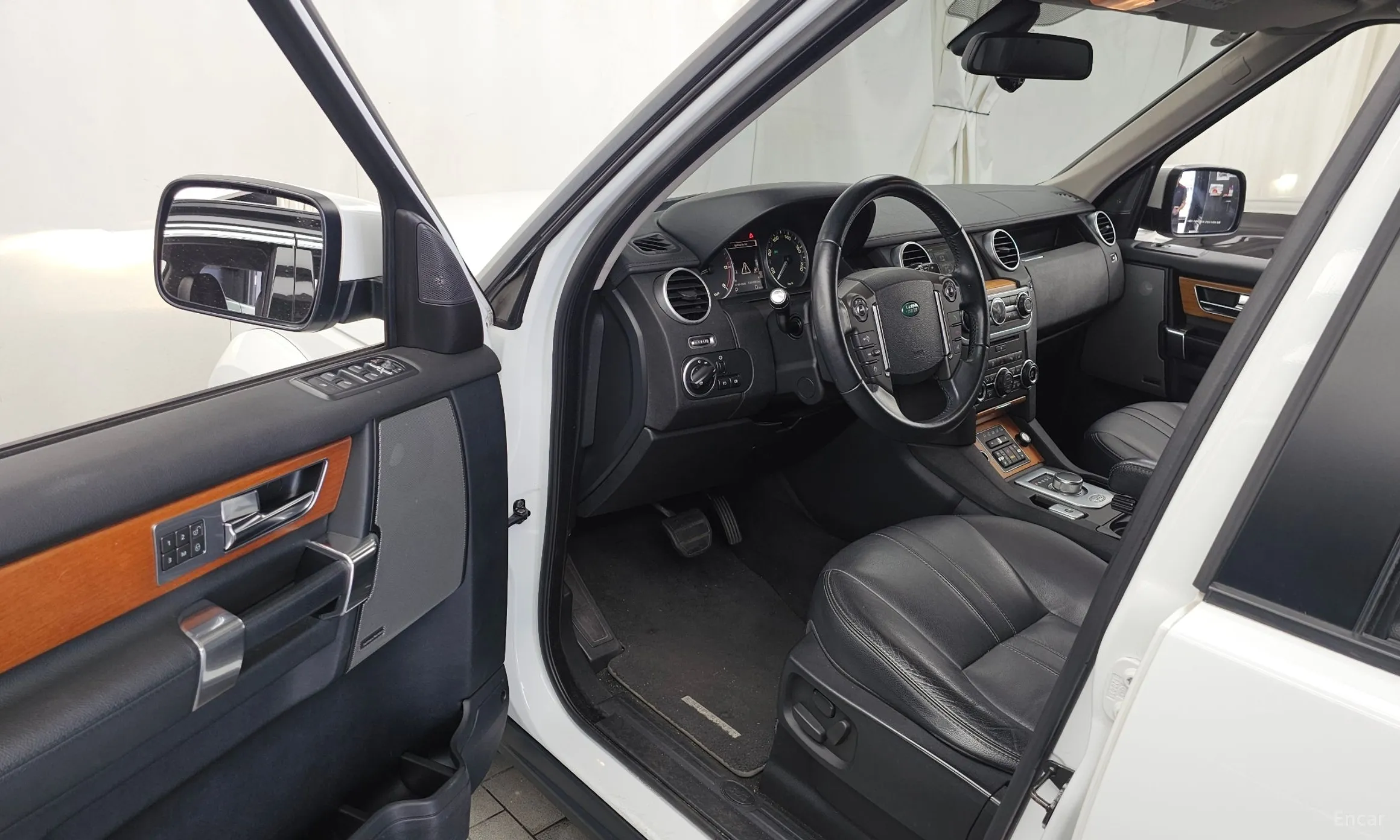 Land Rover Discovery 4 превью 10