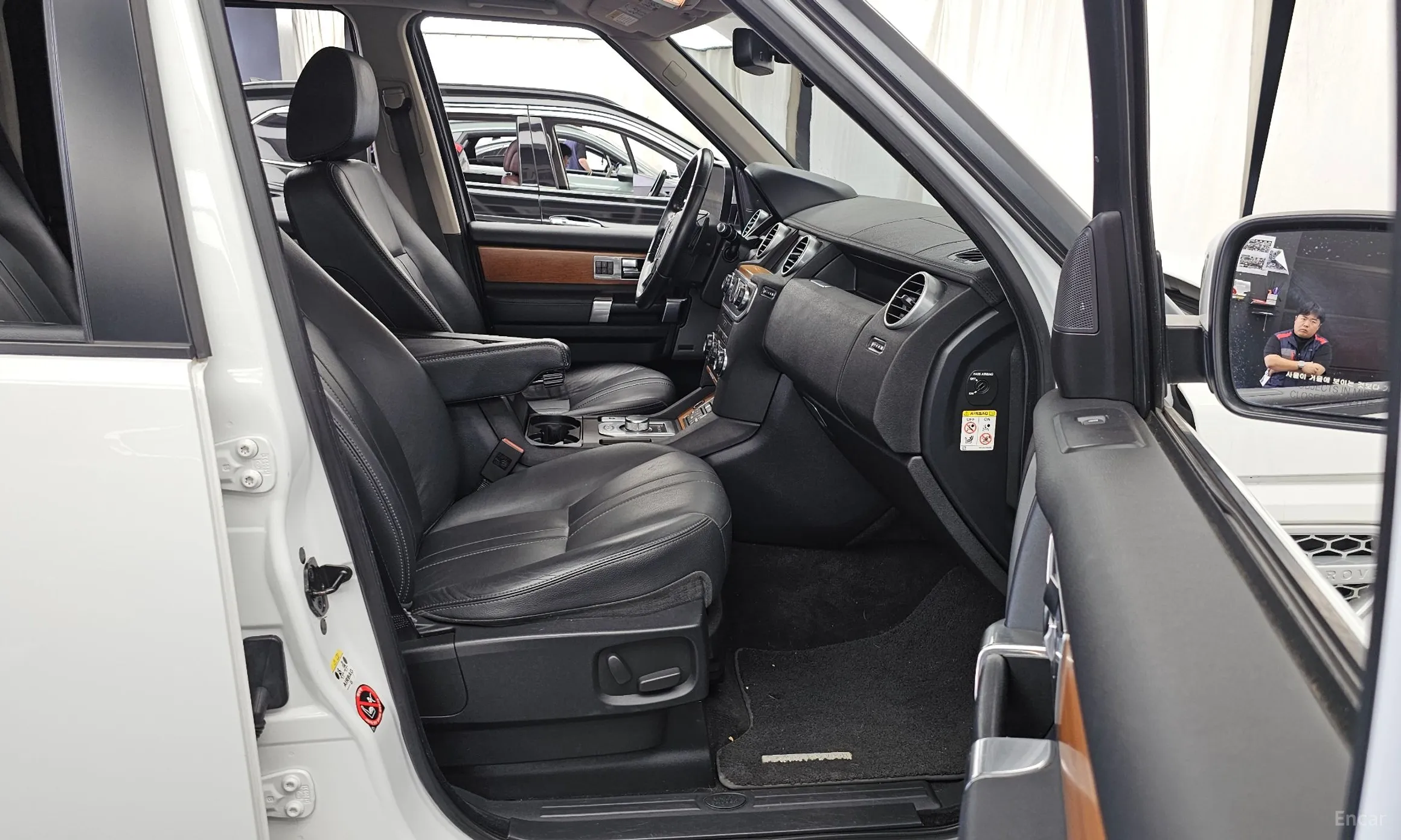 Land Rover Discovery 4 превью 11