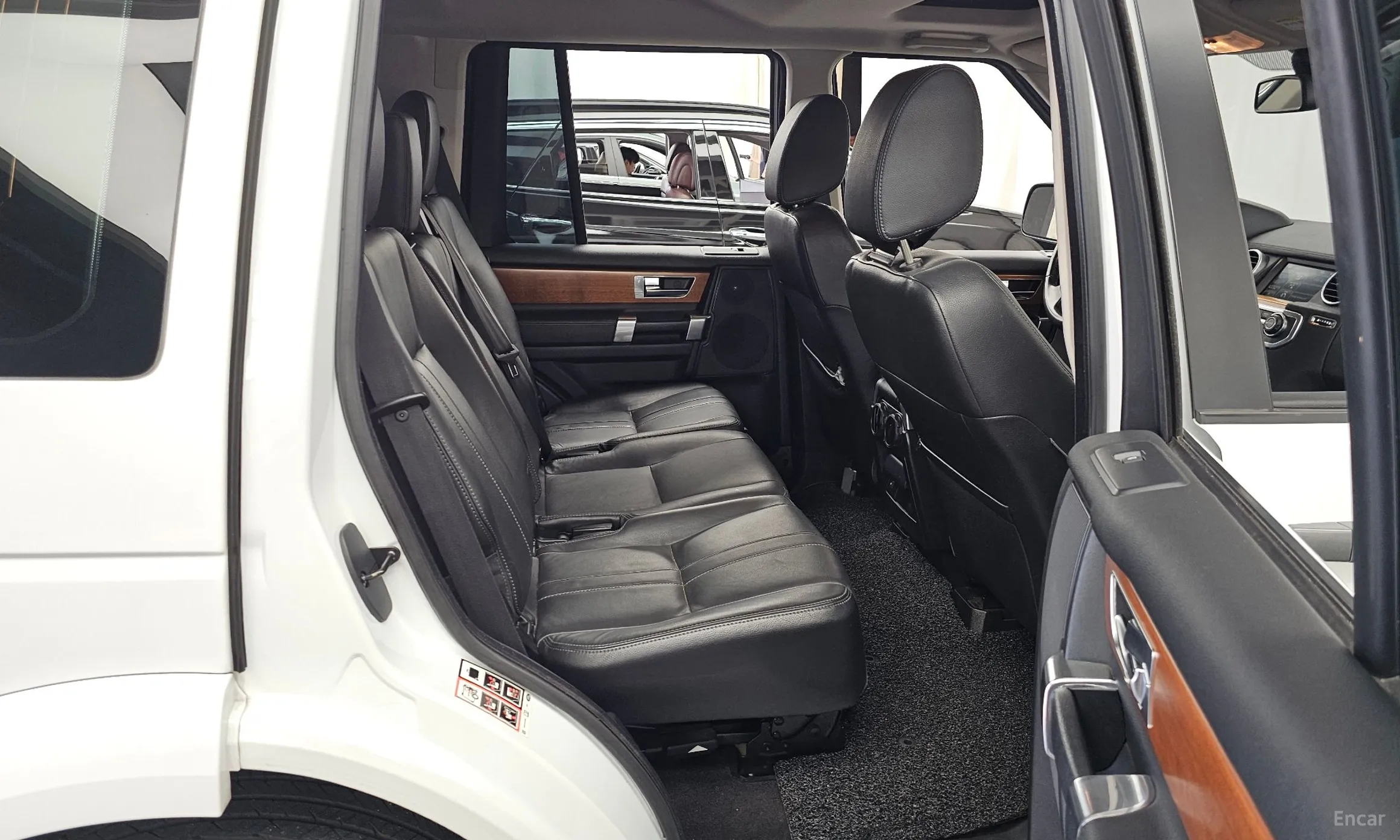 Land Rover Discovery 4 превью 12