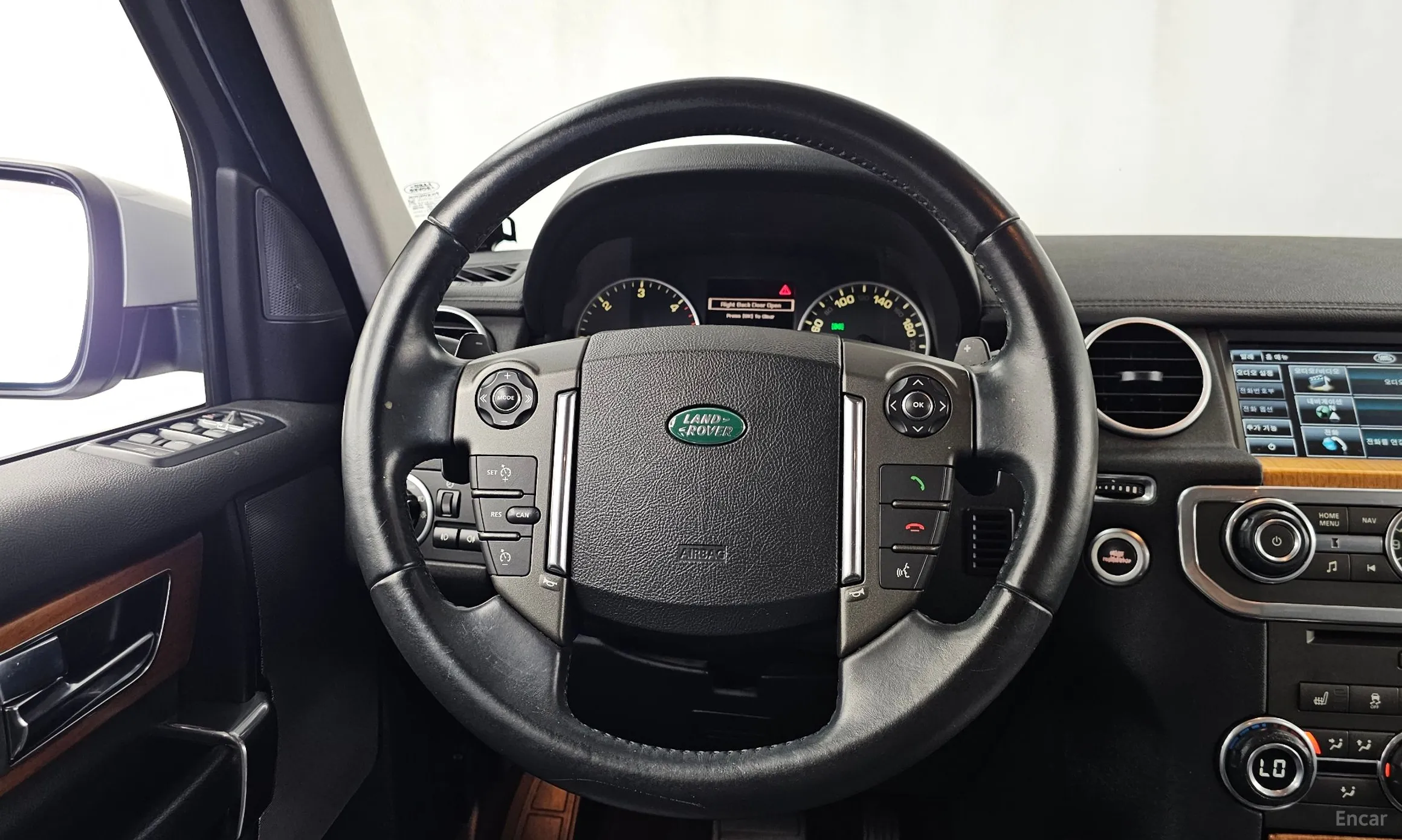 Land Rover Discovery 4 превью 13