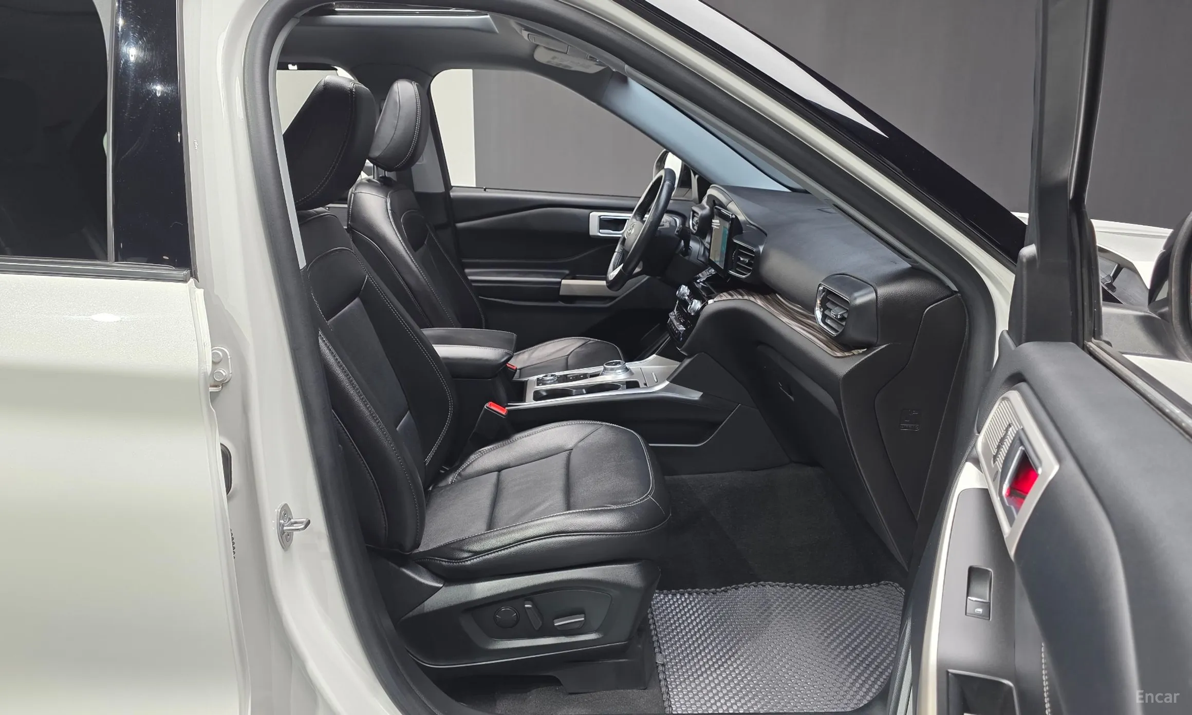 Ford Explorer 6th Generation превью 11
