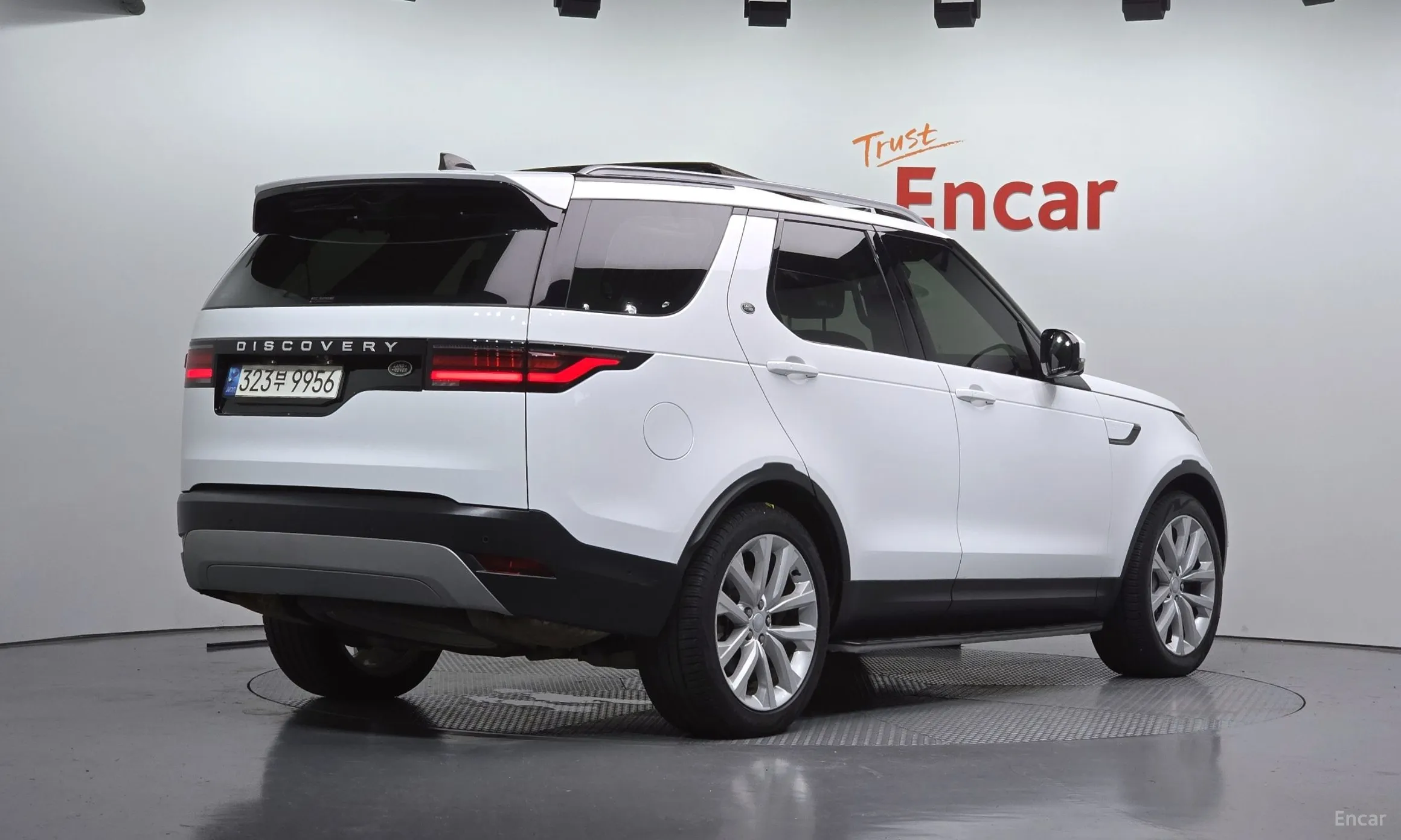 Land Rover Discovery 5