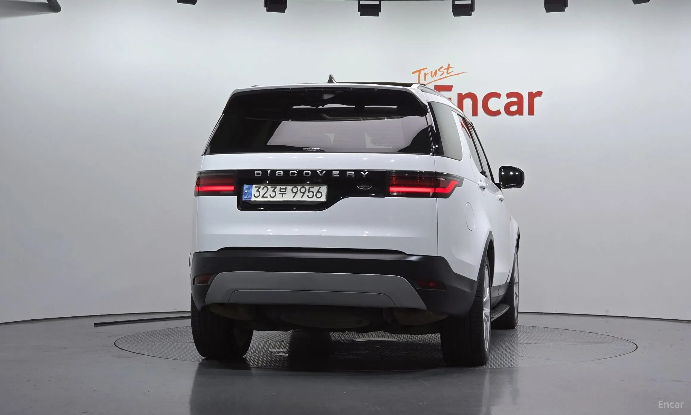 Land Rover Discovery 5 превью 4