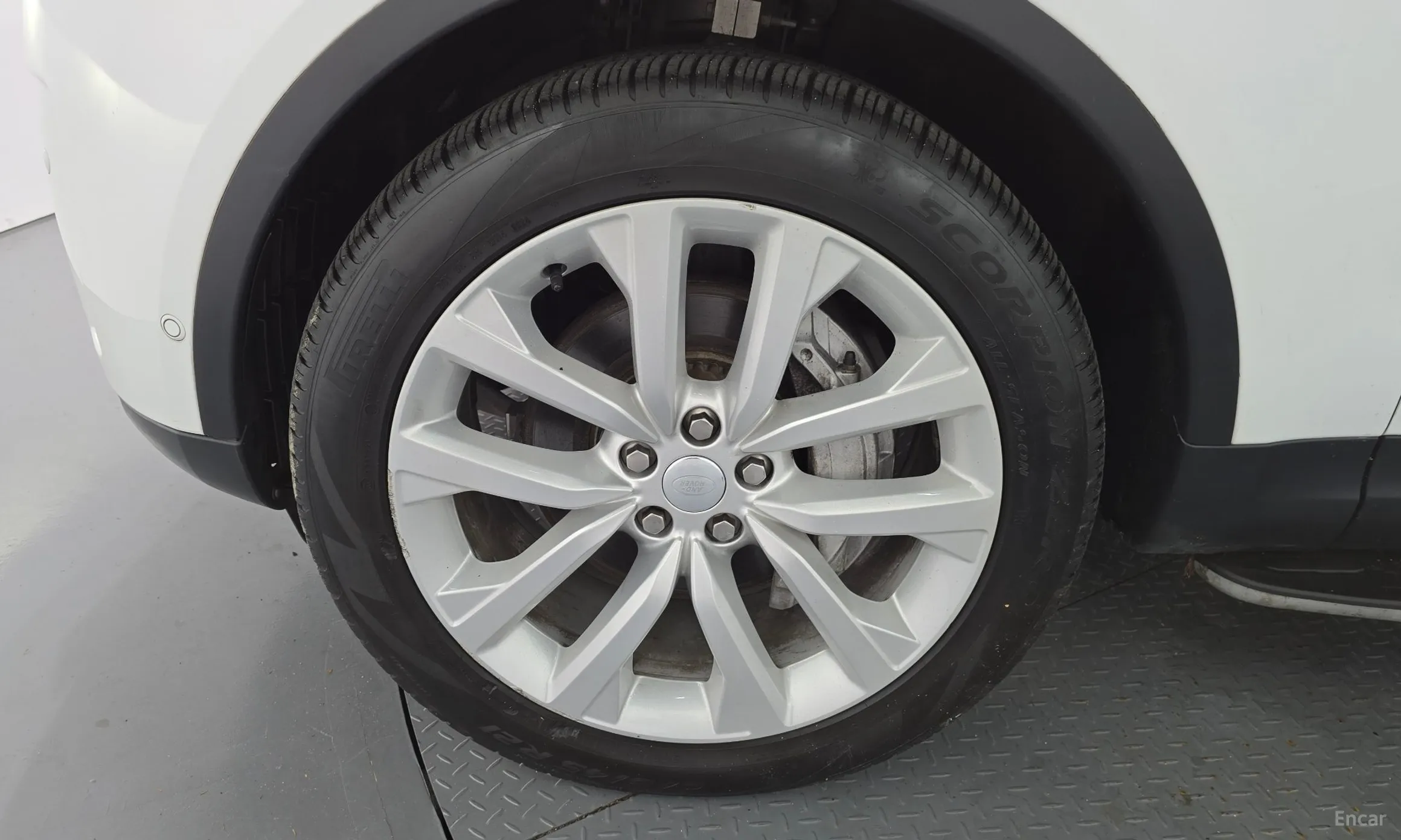 Land Rover Discovery 5 превью 5