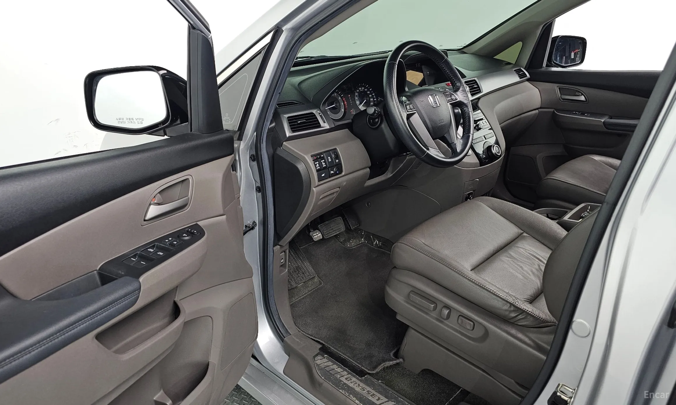 Honda Odyssey превью 11