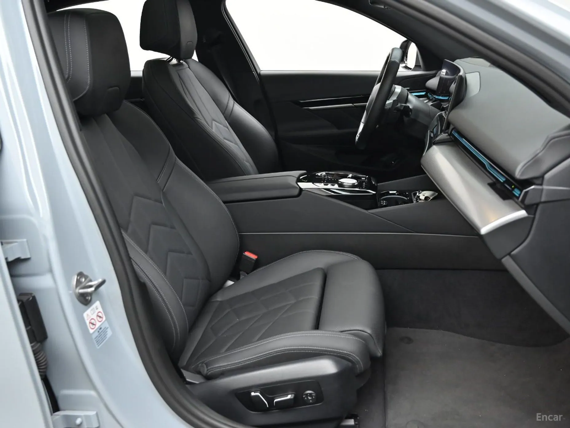 BMW 5 Series (G60) превью 10