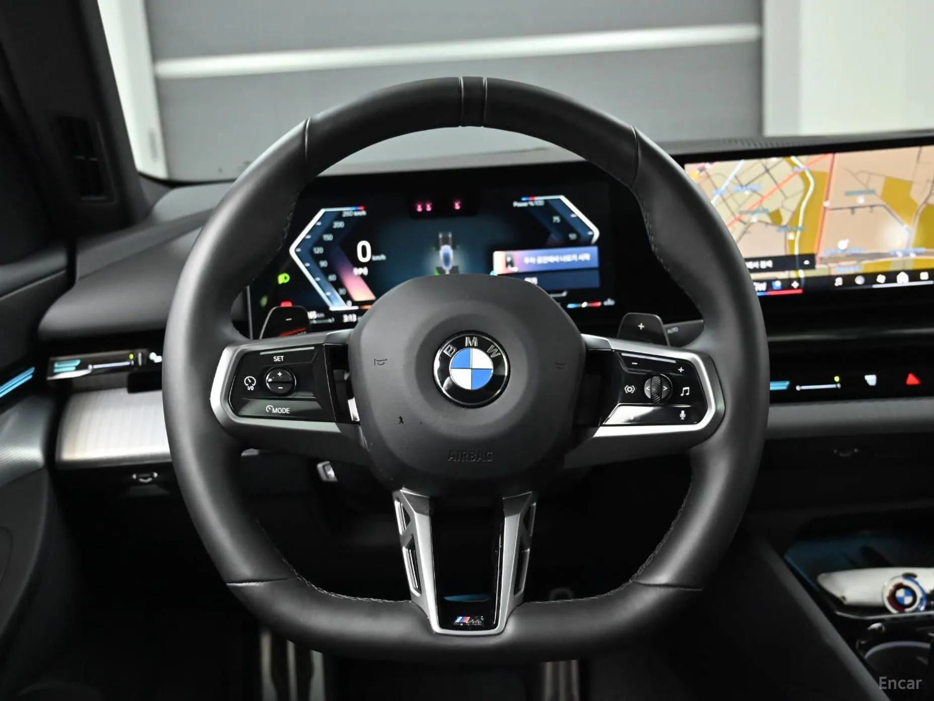 BMW 5 Series (G60) превью 15