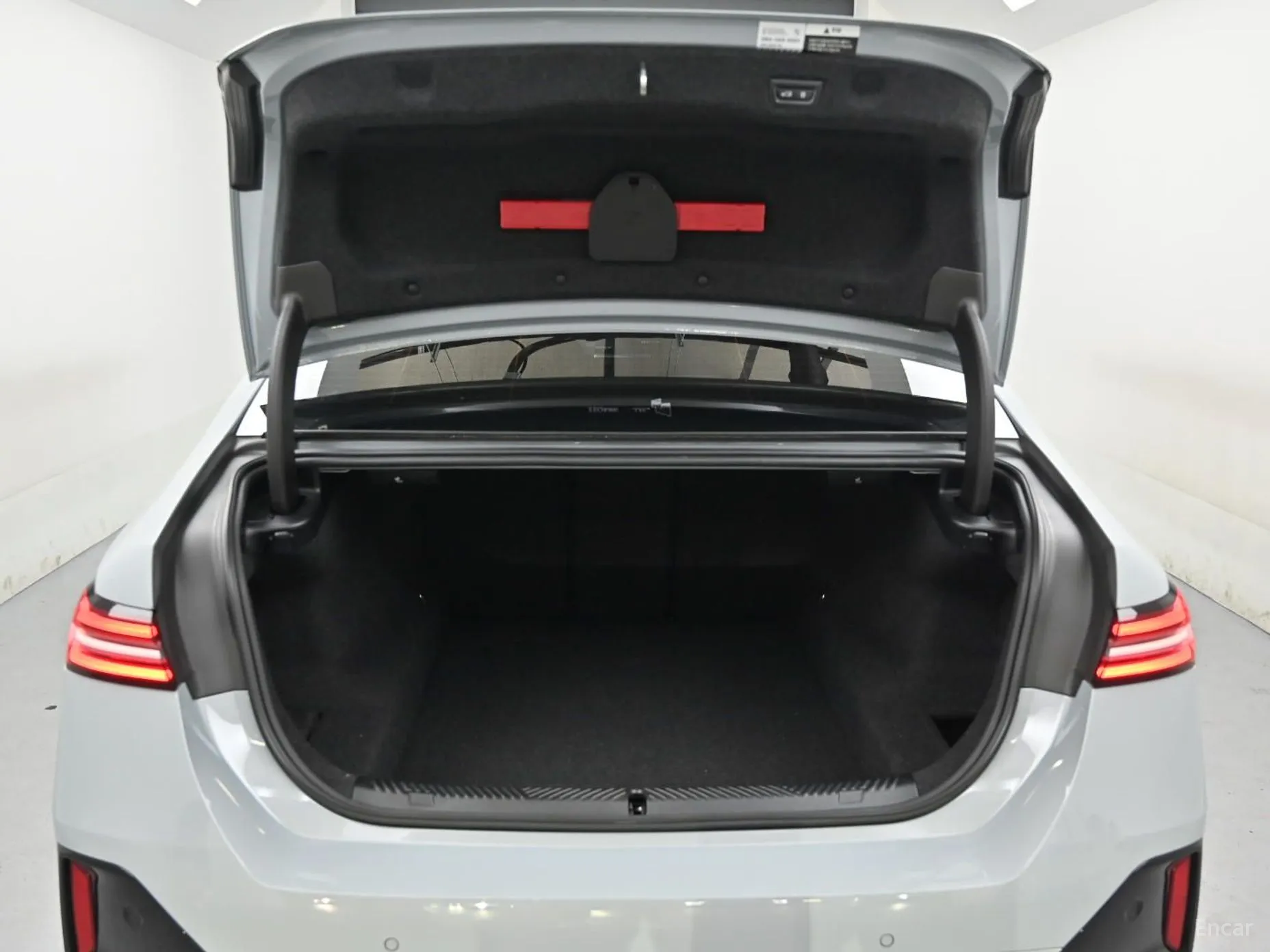 BMW 5 Series (G60) превью 18