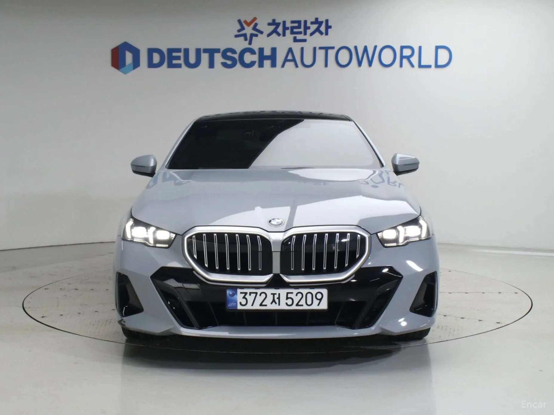 BMW 5 Series (G60) превью 3
