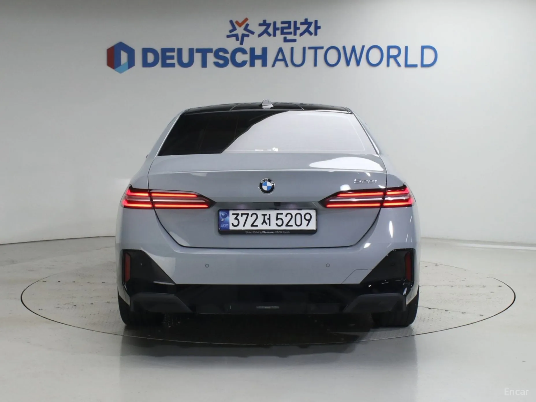 BMW 5 Series (G60) превью 4