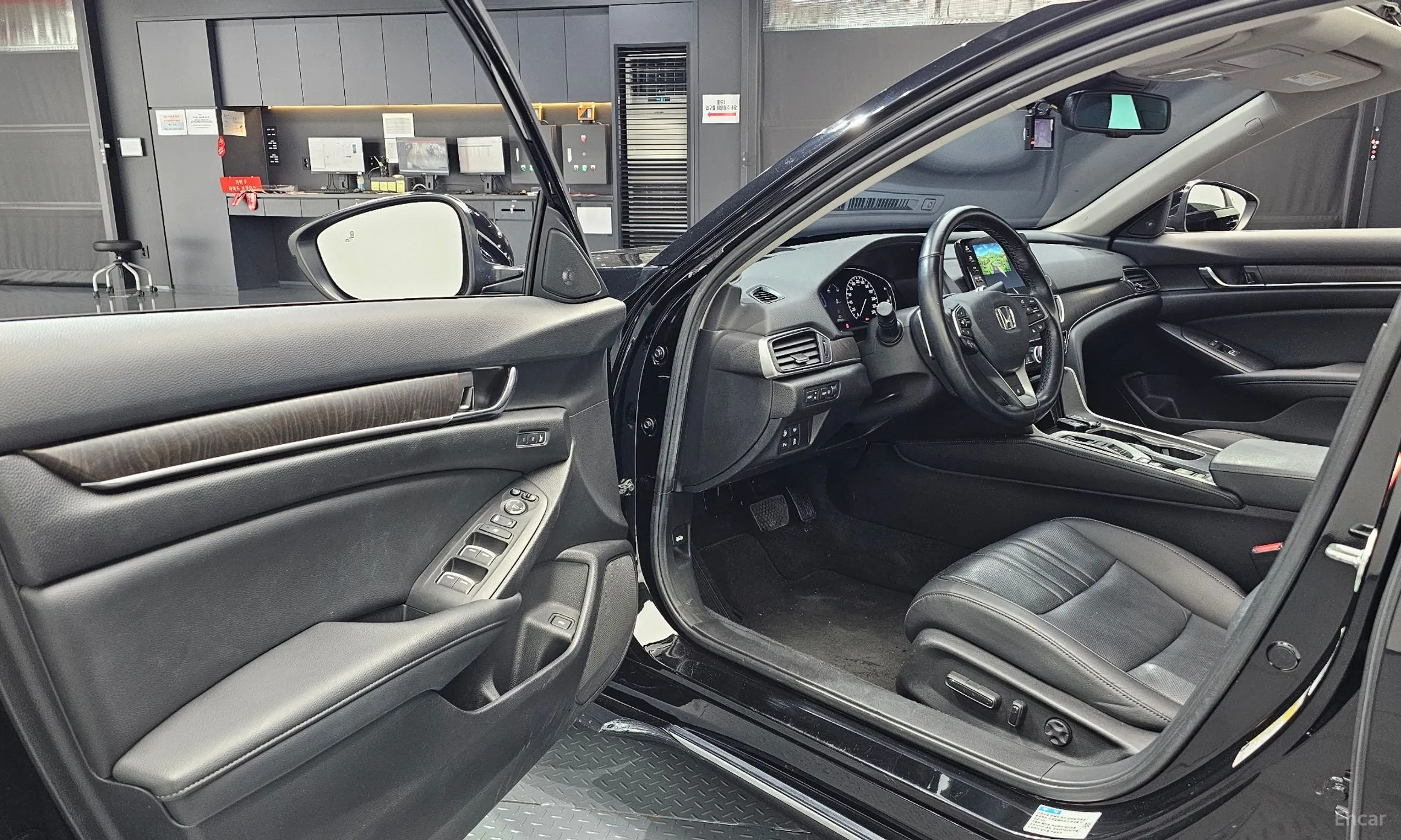 Honda Accord 10th Generation превью 10
