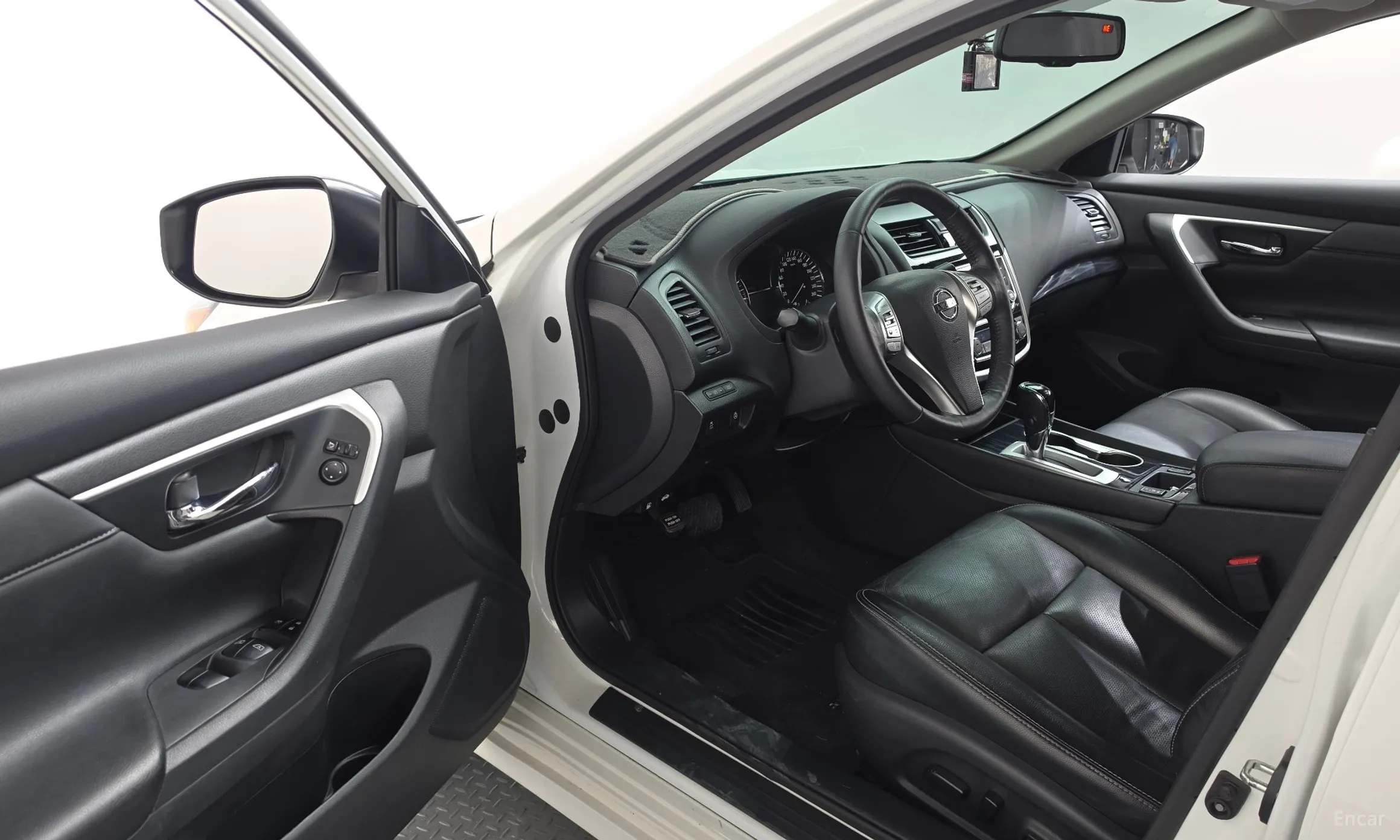 Nissan Altima превью 10