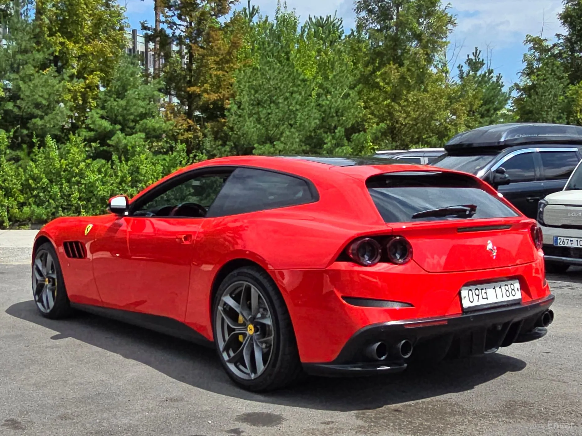 Ferrari GTC4 Rousseau превью 3