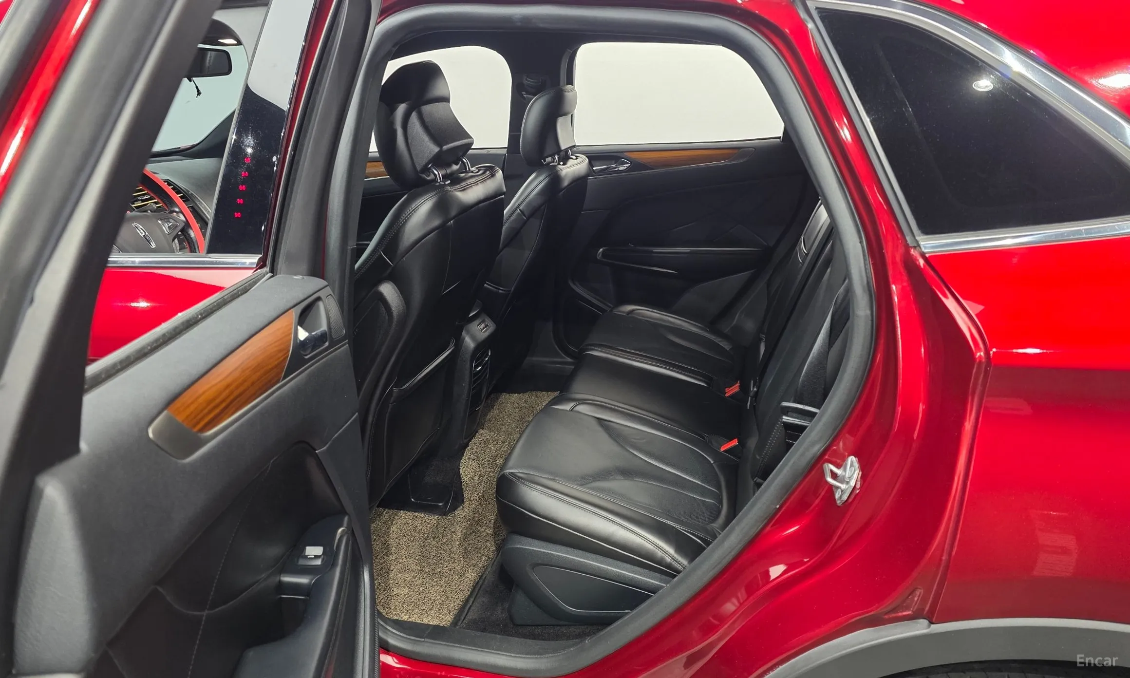 Lincoln MKC превью 11