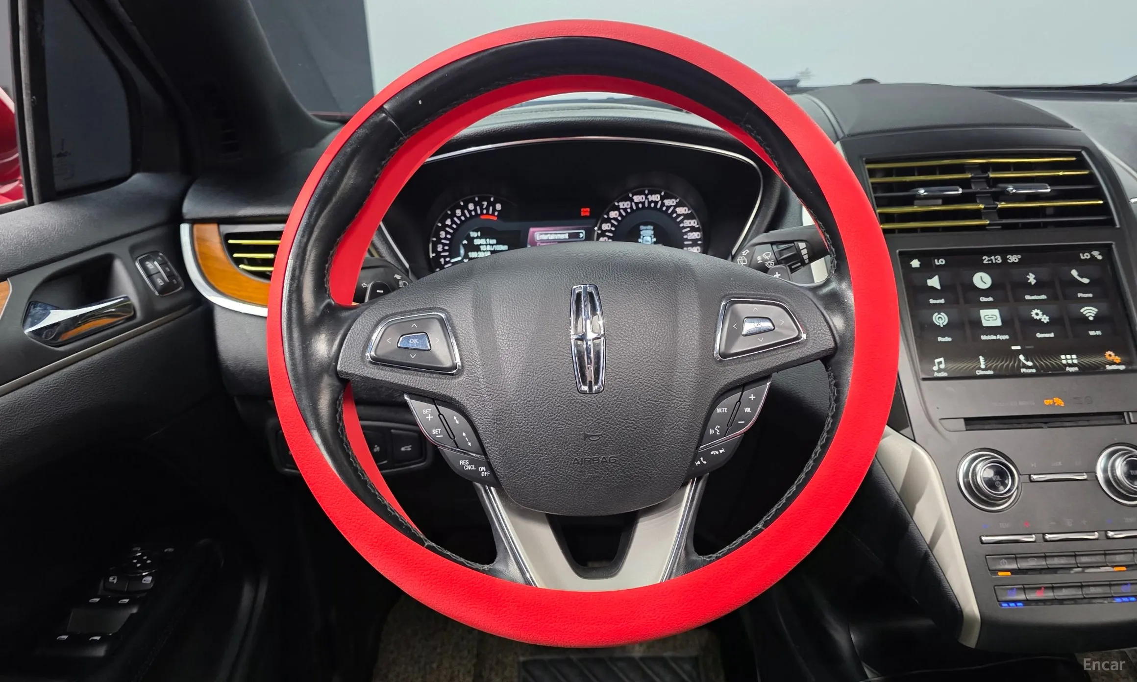 Lincoln MKC превью 14