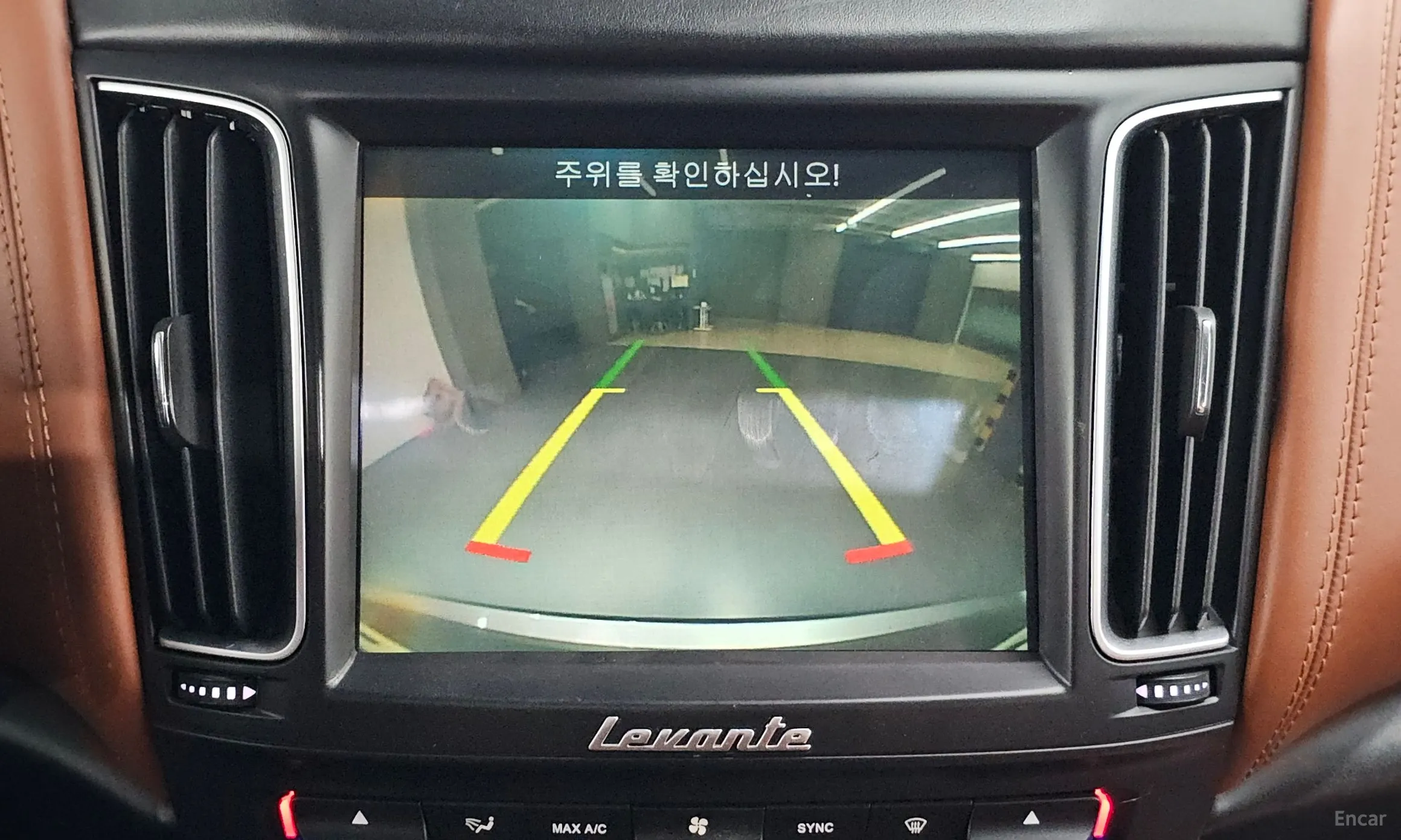 Maserati Levante превью 14