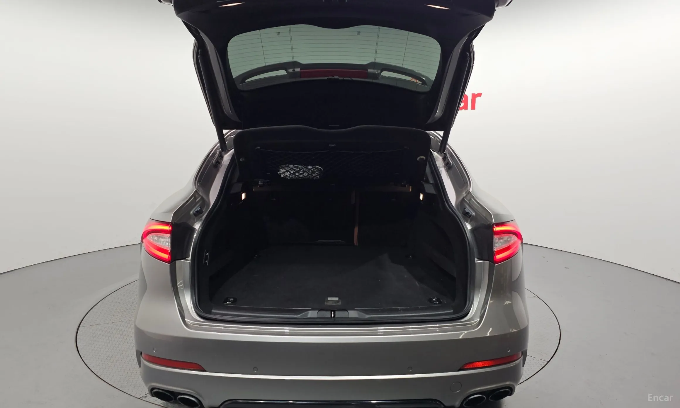 Maserati Levante превью 19