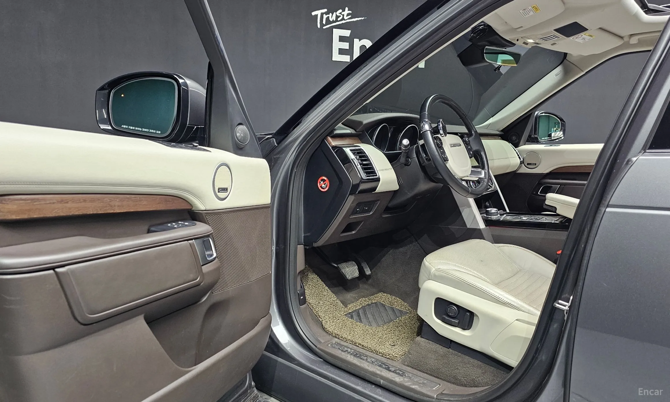Land Rover Discovery 5 превью 10