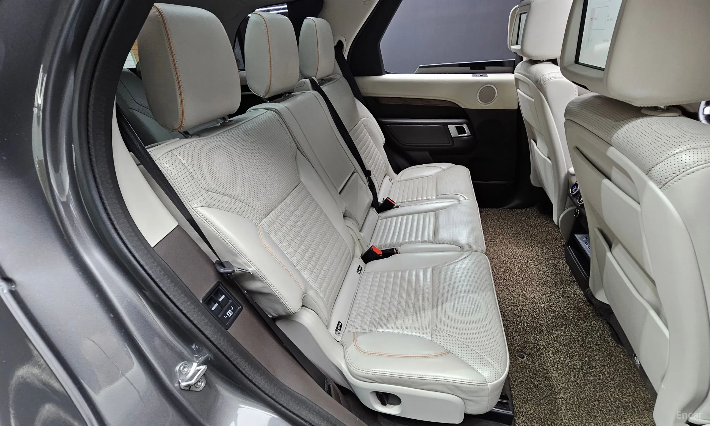 Land Rover Discovery 5 превью 12