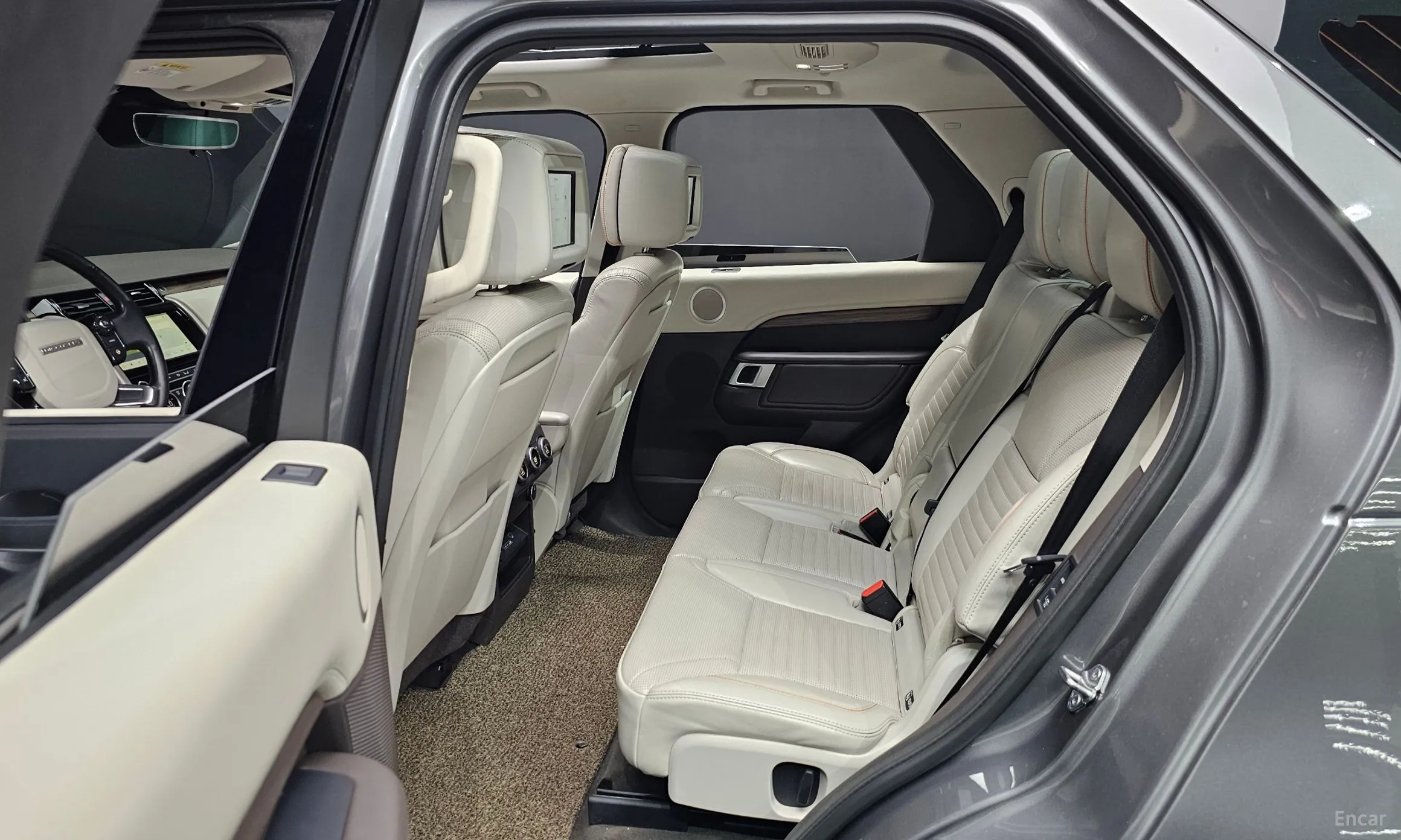 Land Rover Discovery 5 превью 13