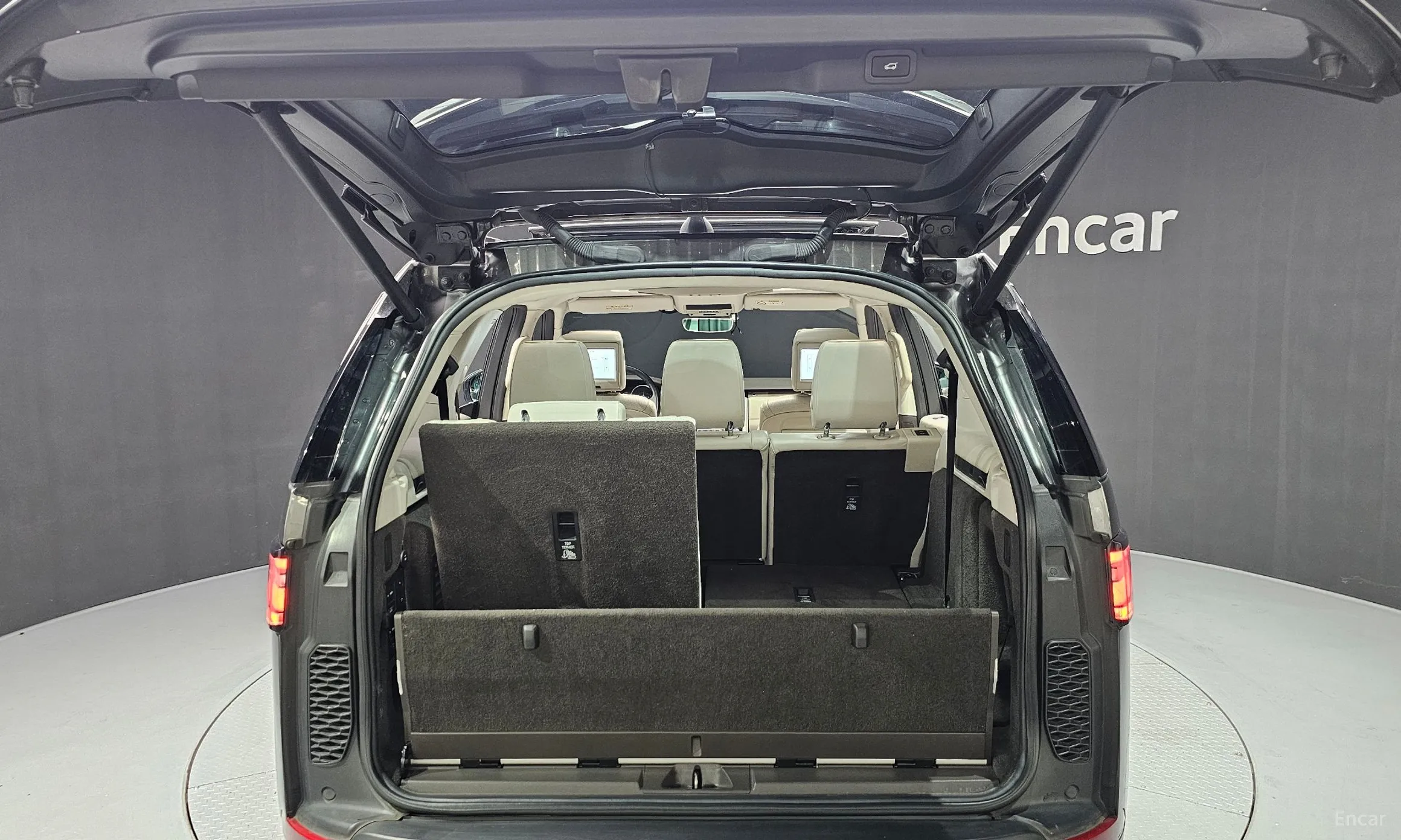Land Rover Discovery 5 превью 20