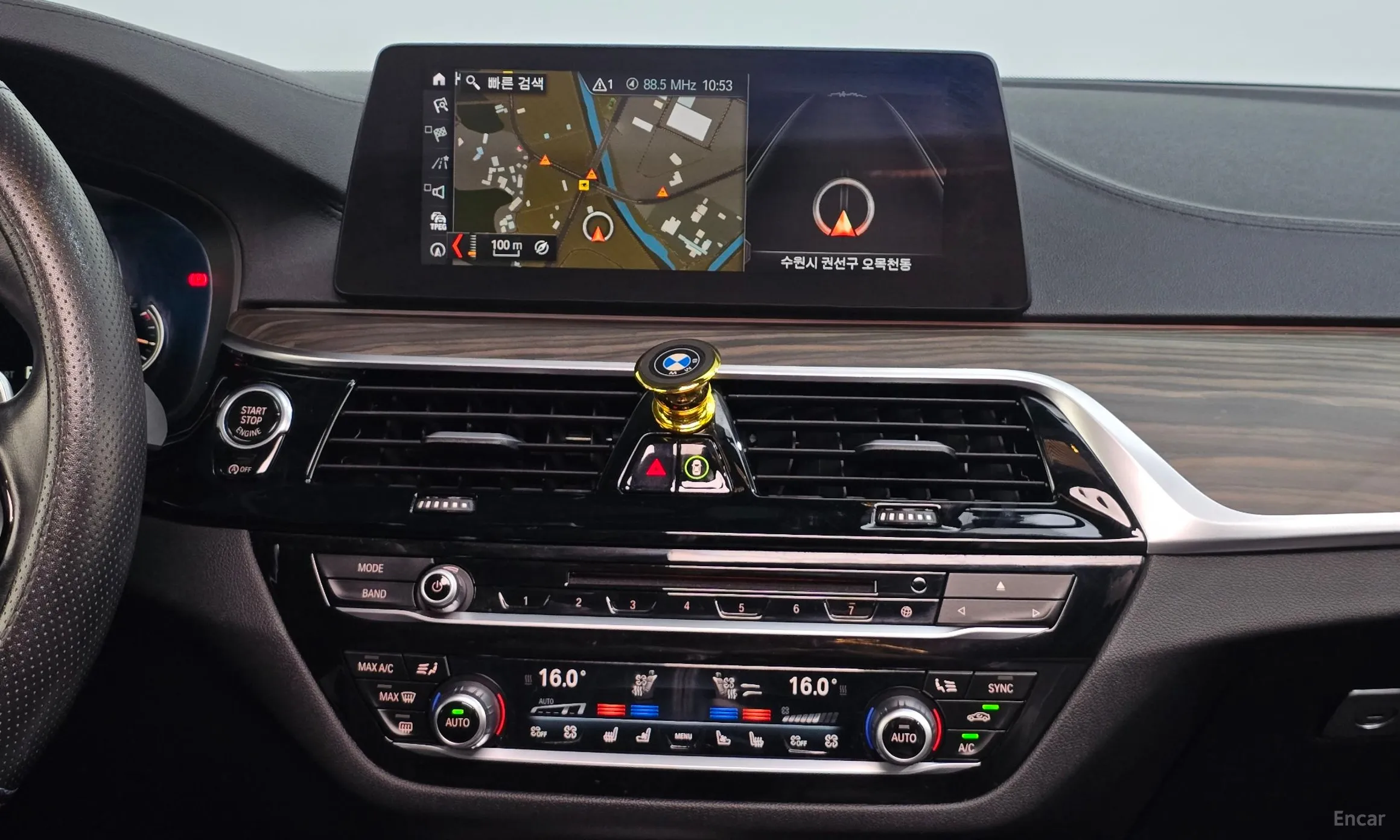 BMW 5 Series (G30) превью 13