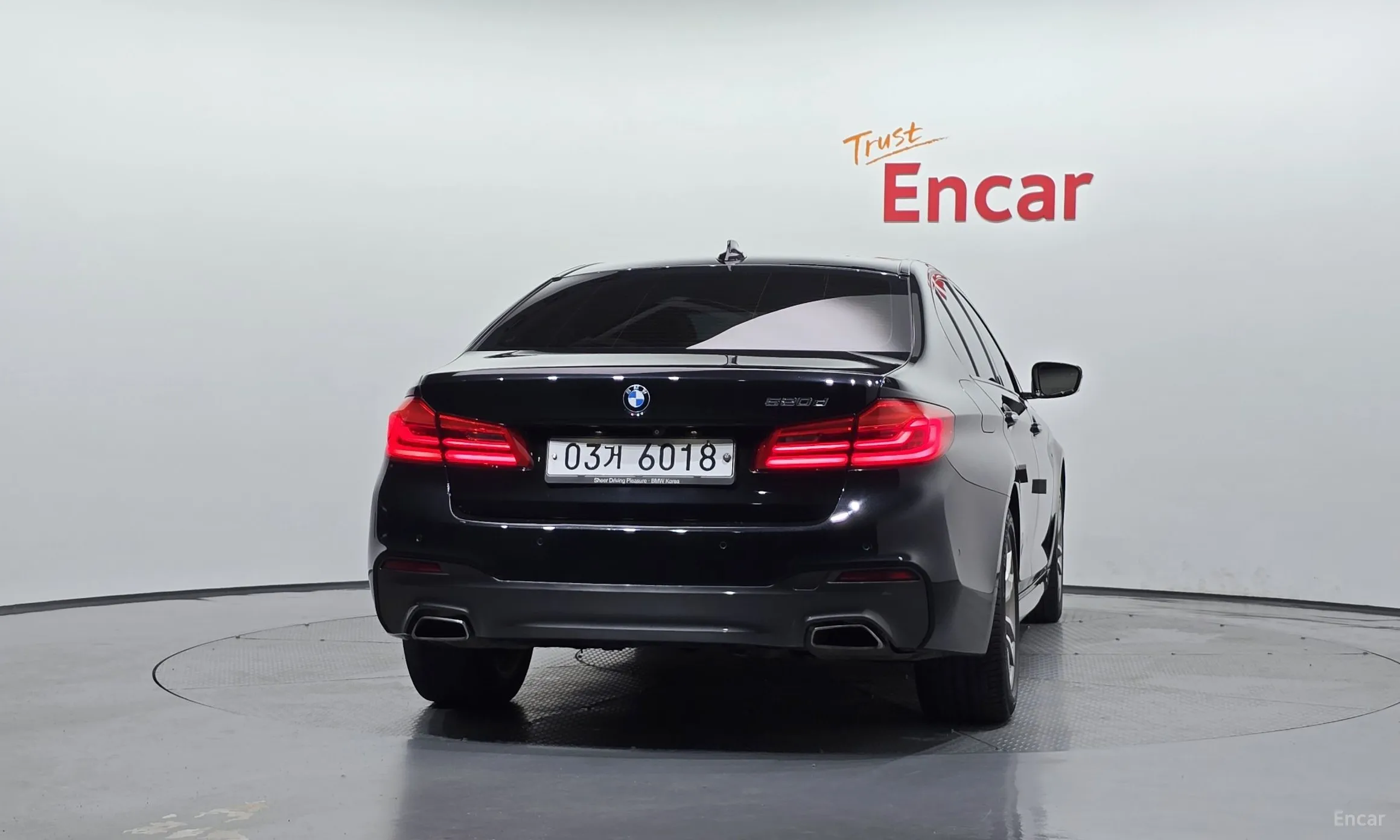 BMW 5 Series (G30) превью 4