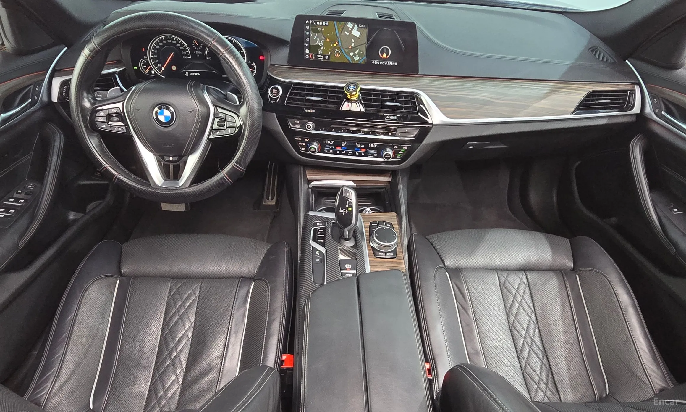 BMW 5 Series (G30) превью 7