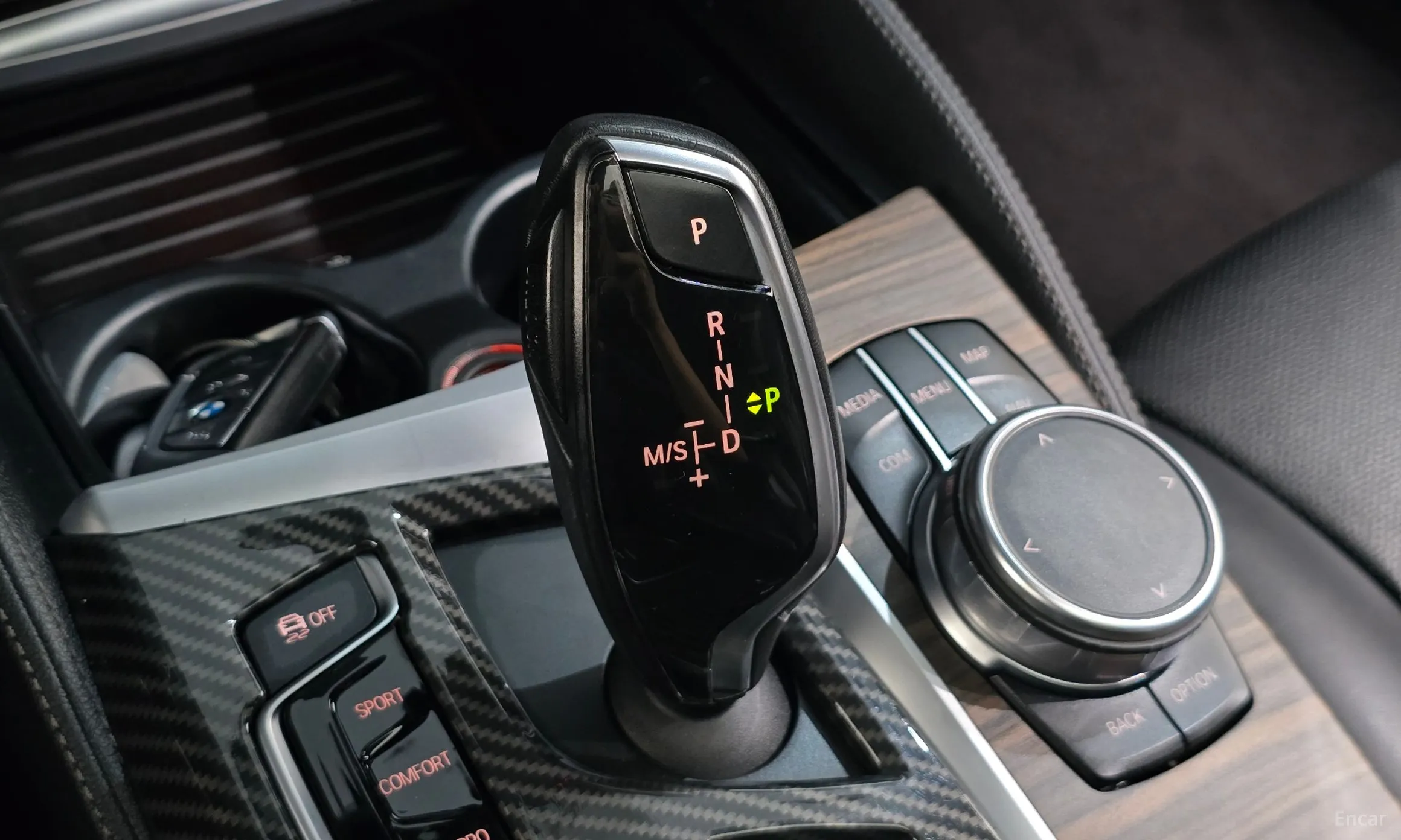 BMW 5 Series (G30) превью 9