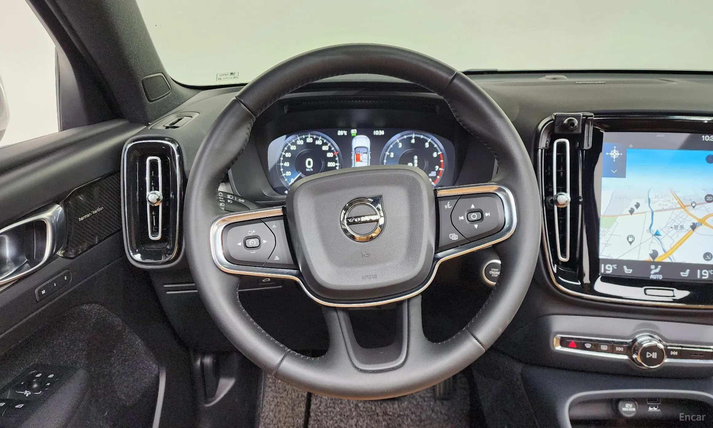 Volvo XC40 превью 12